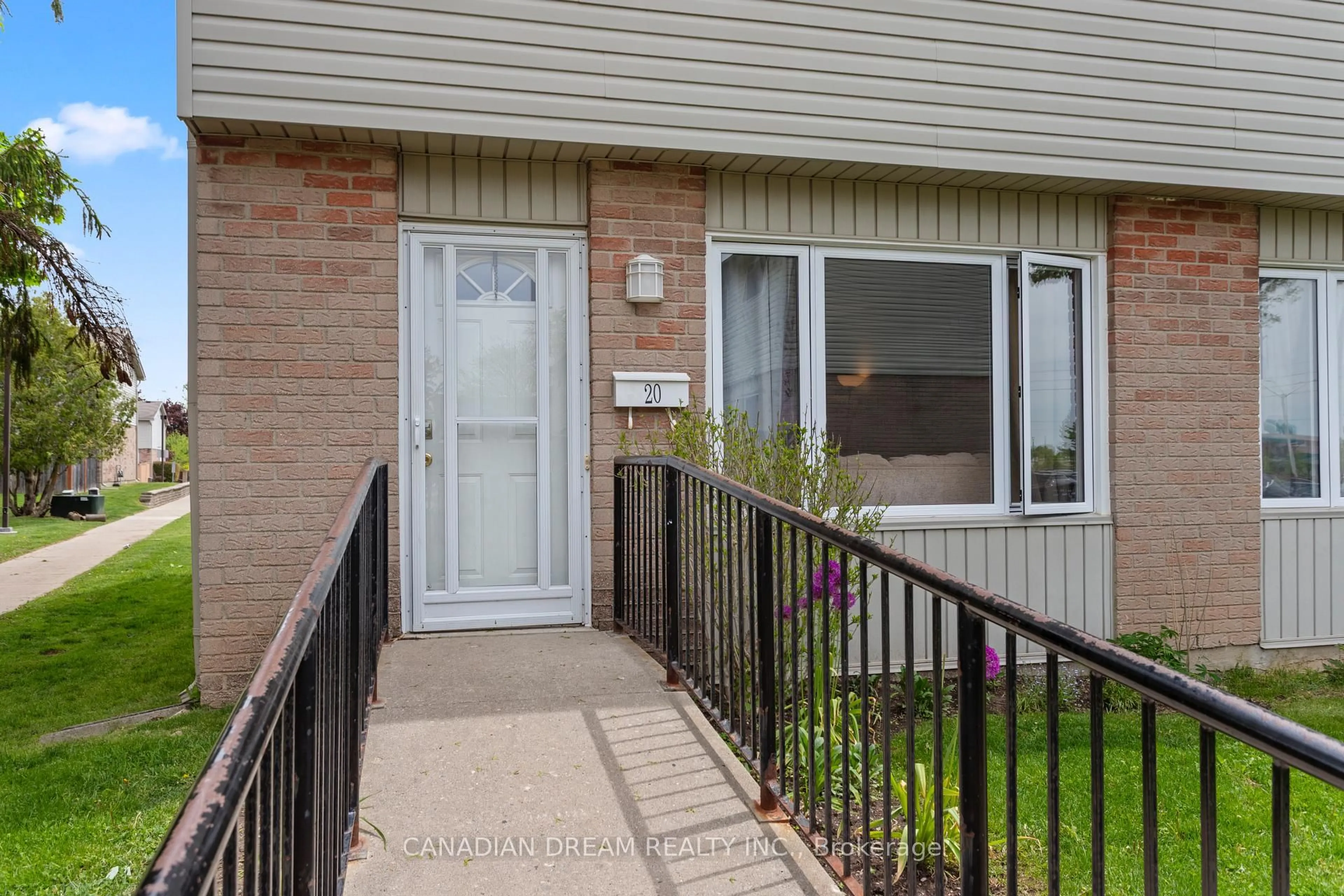 Unknown for 1095 Jalna Blvd #20, London South Ontario N6E 2Y7