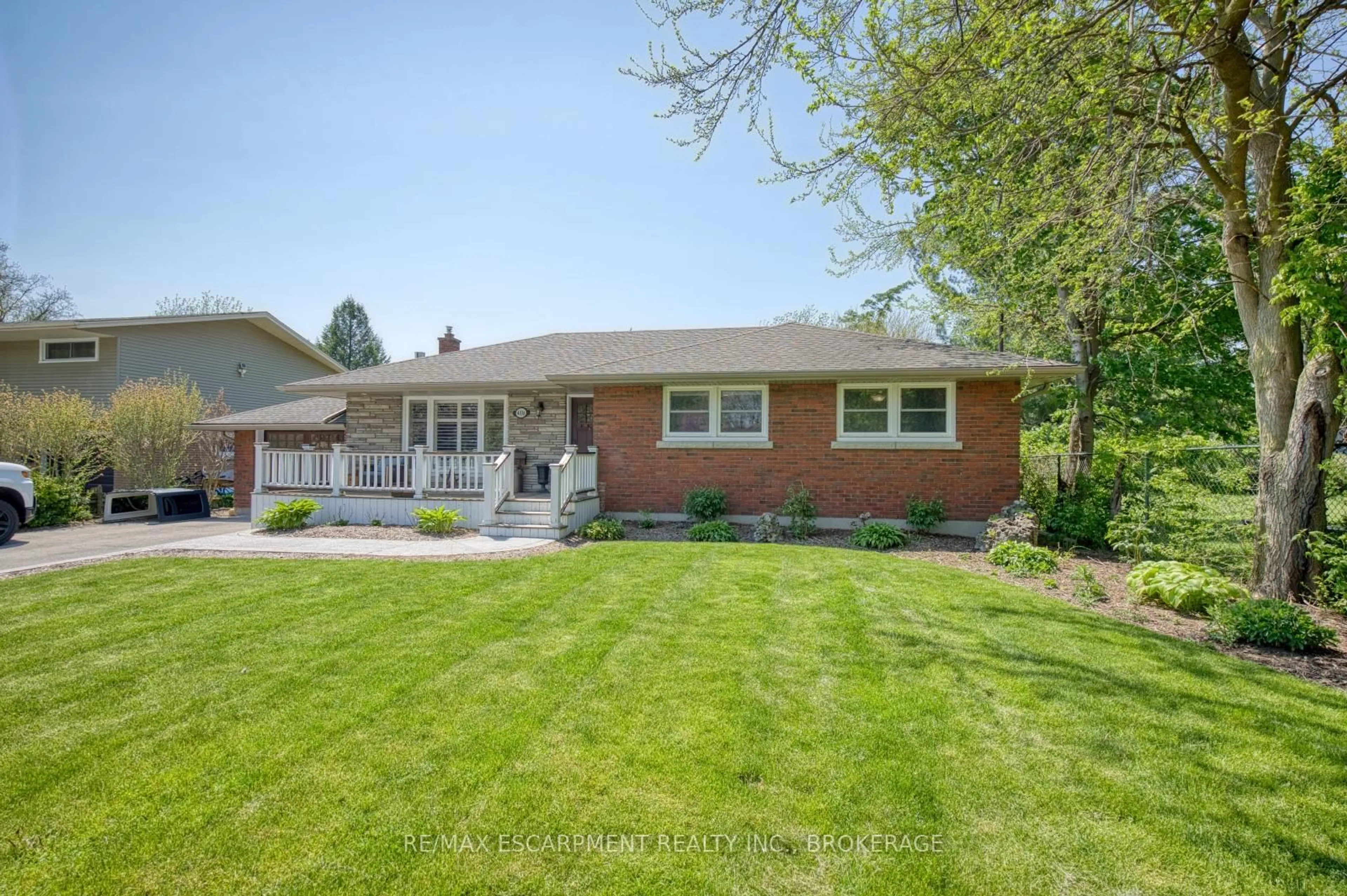 Home with brick exterior material, street for 4036 Miller Ave, Lincoln Ontario L0R 2C0