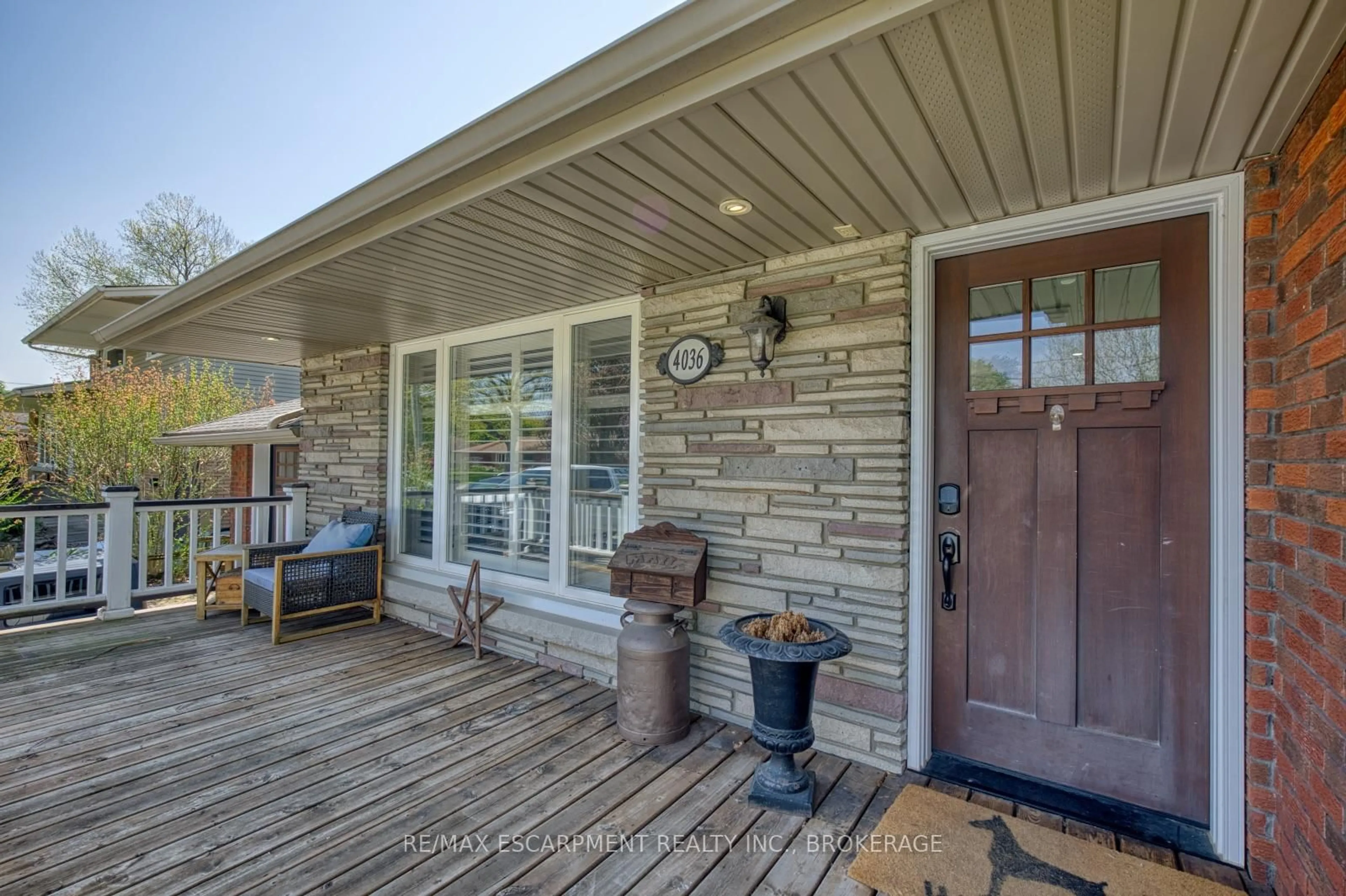 Indoor entryway for 4036 Miller Ave, Lincoln Ontario L0R 2C0