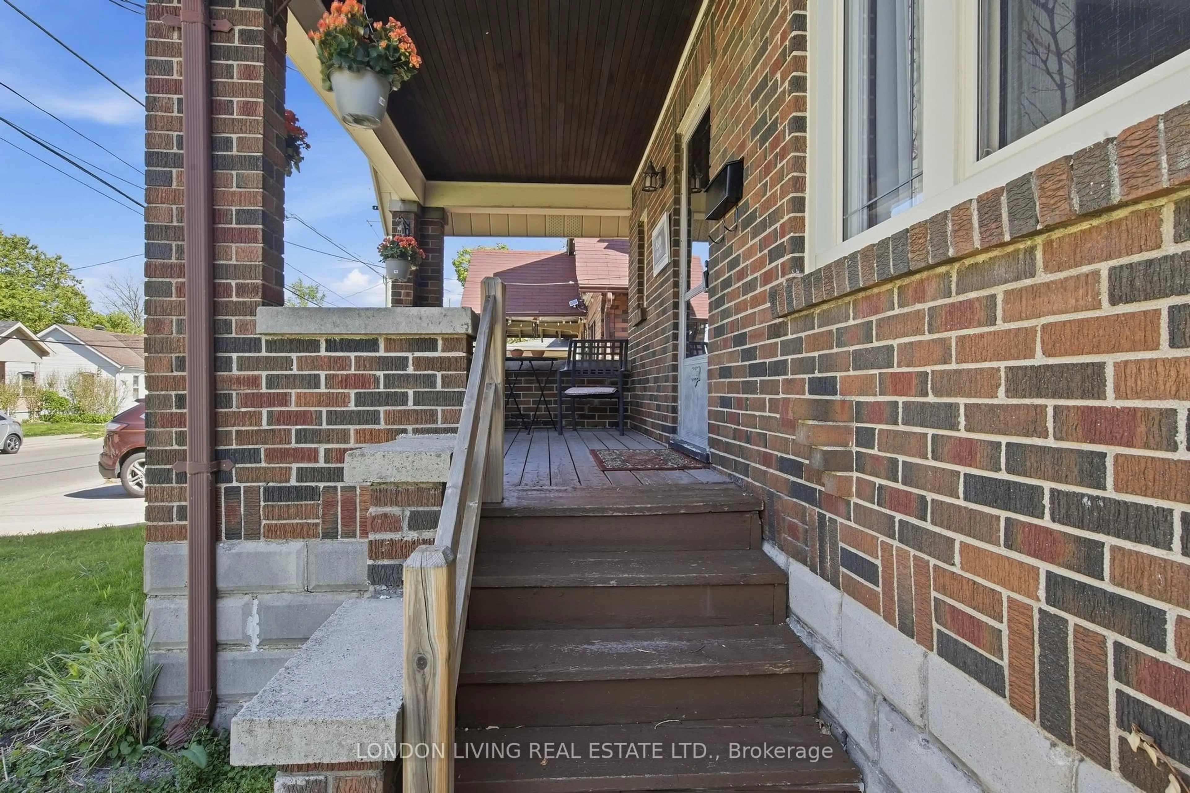 Unknown for 240 High St, London South Ontario N6C 4L2