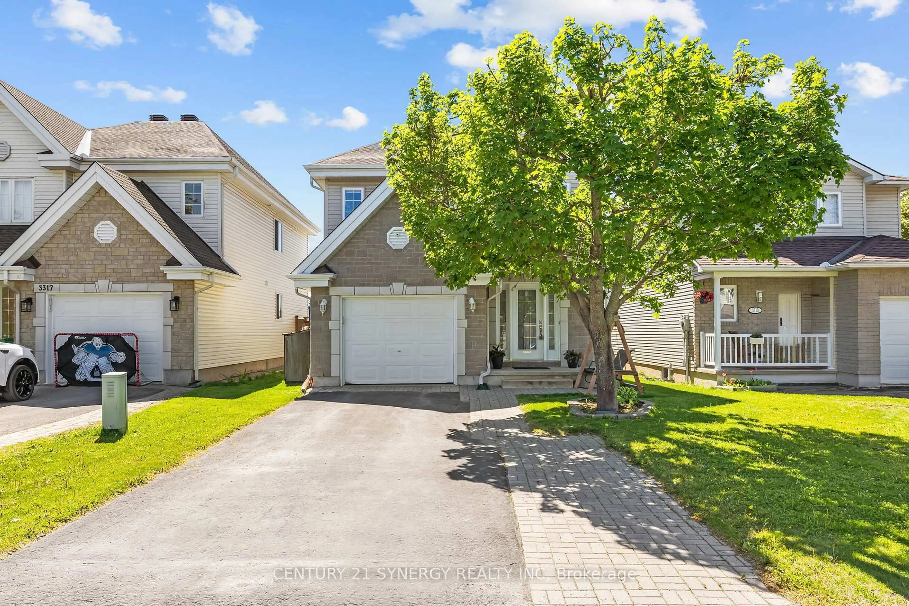 A pic from outside/outdoor area/front of a property/back of a property/a pic from drone, street for 3315 Elie Cres, Clarence-Rockland Ontario K4K 1S1