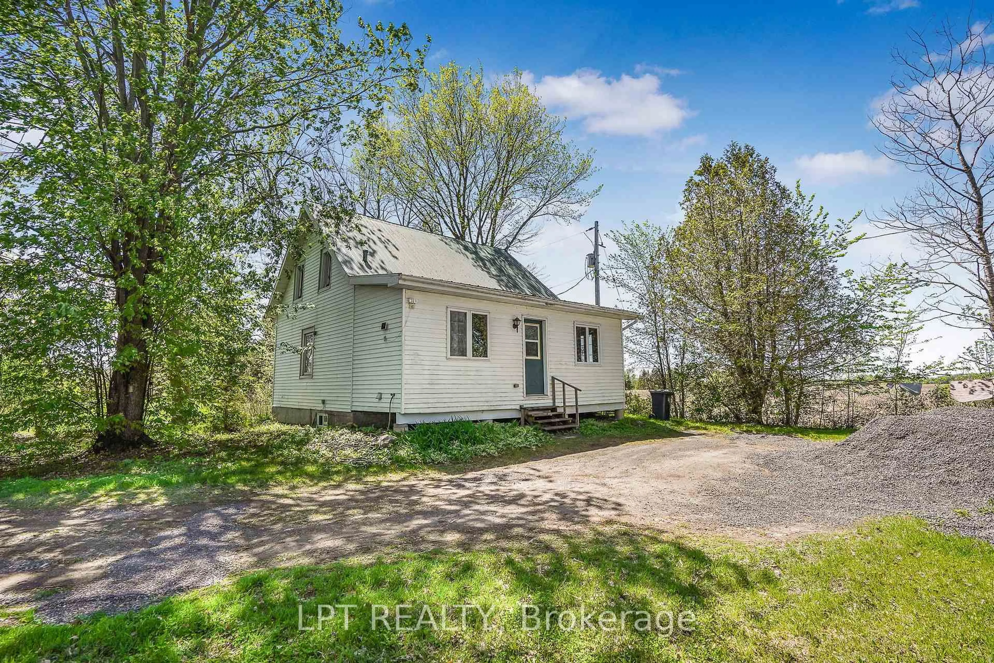 A pic from outside/outdoor area/front of a property/back of a property/a pic from drone, street for 3515 Greenlane Rd, Champlain Ontario K6A 2R2