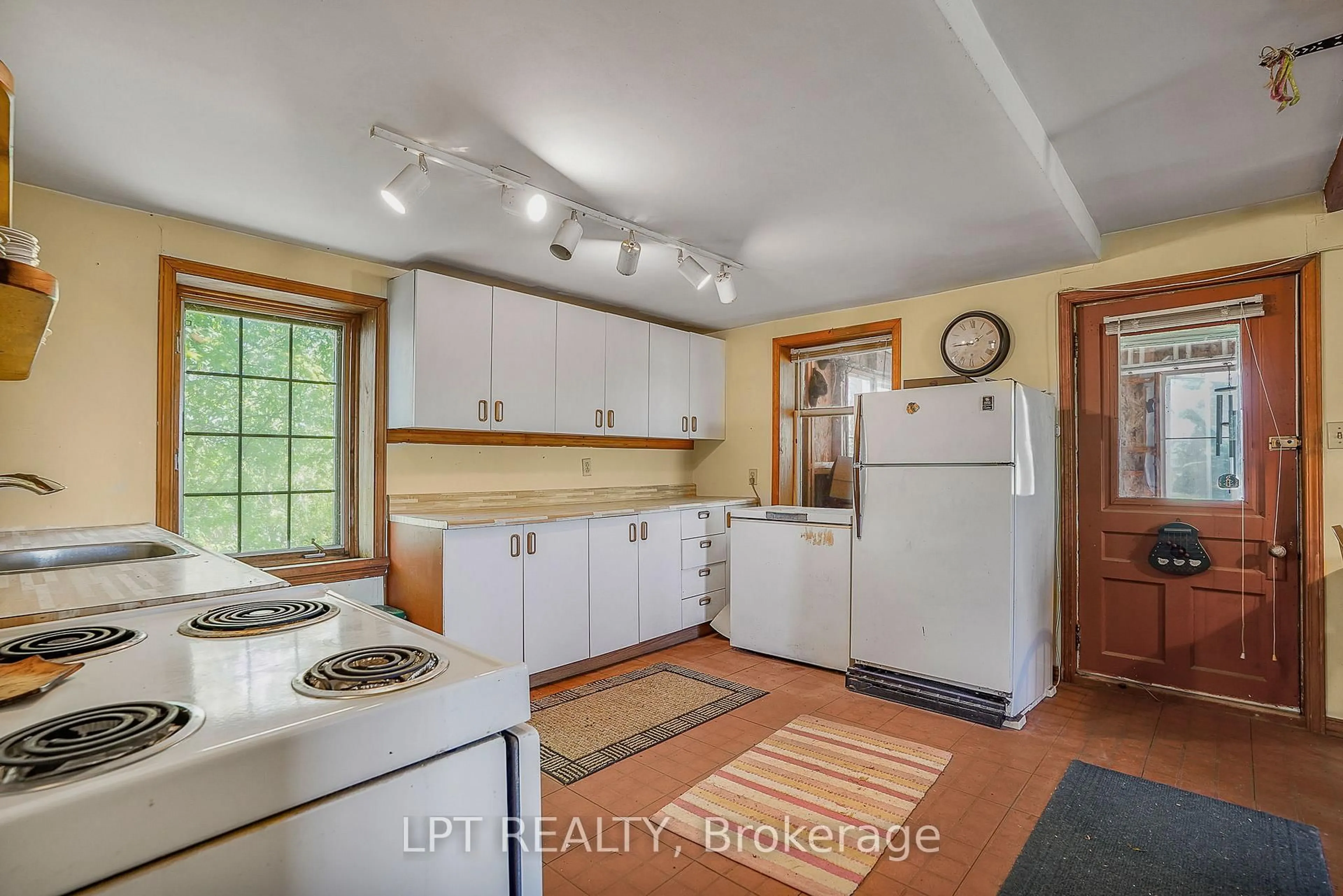 Kitchen with laundary machines, unknown for 3515 Greenlane Rd, Champlain Ontario K6A 2R2