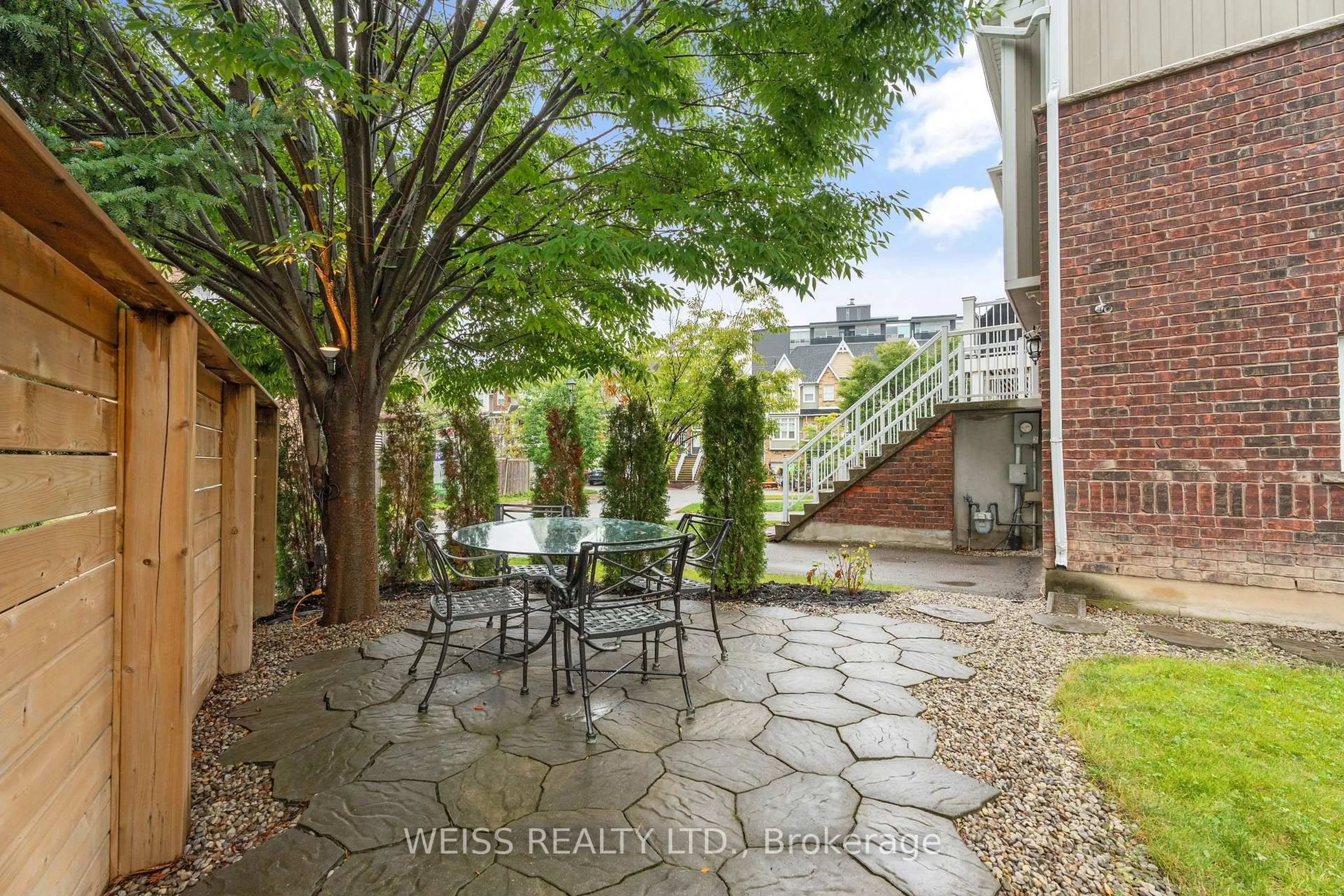 Patio, street for 2 Ella St, St. Catharines Ontario L2R 0A8