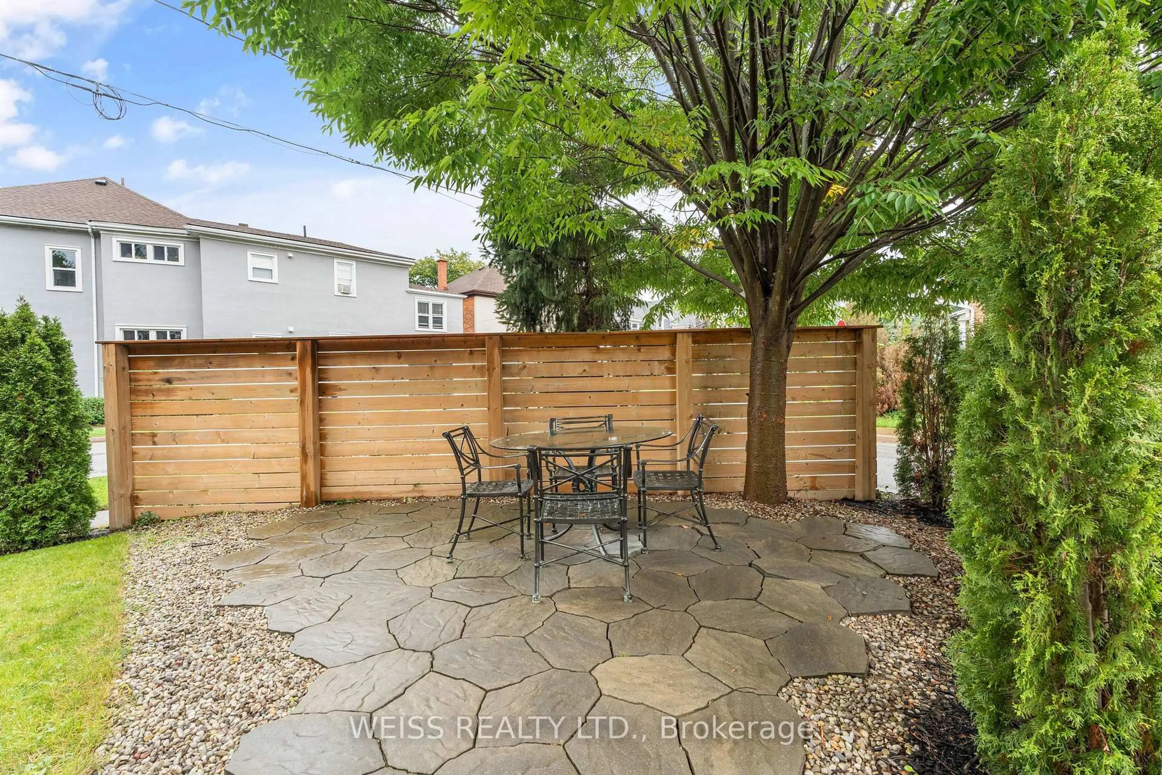 Patio, street for 2 Ella St, St. Catharines Ontario L2R 0A8