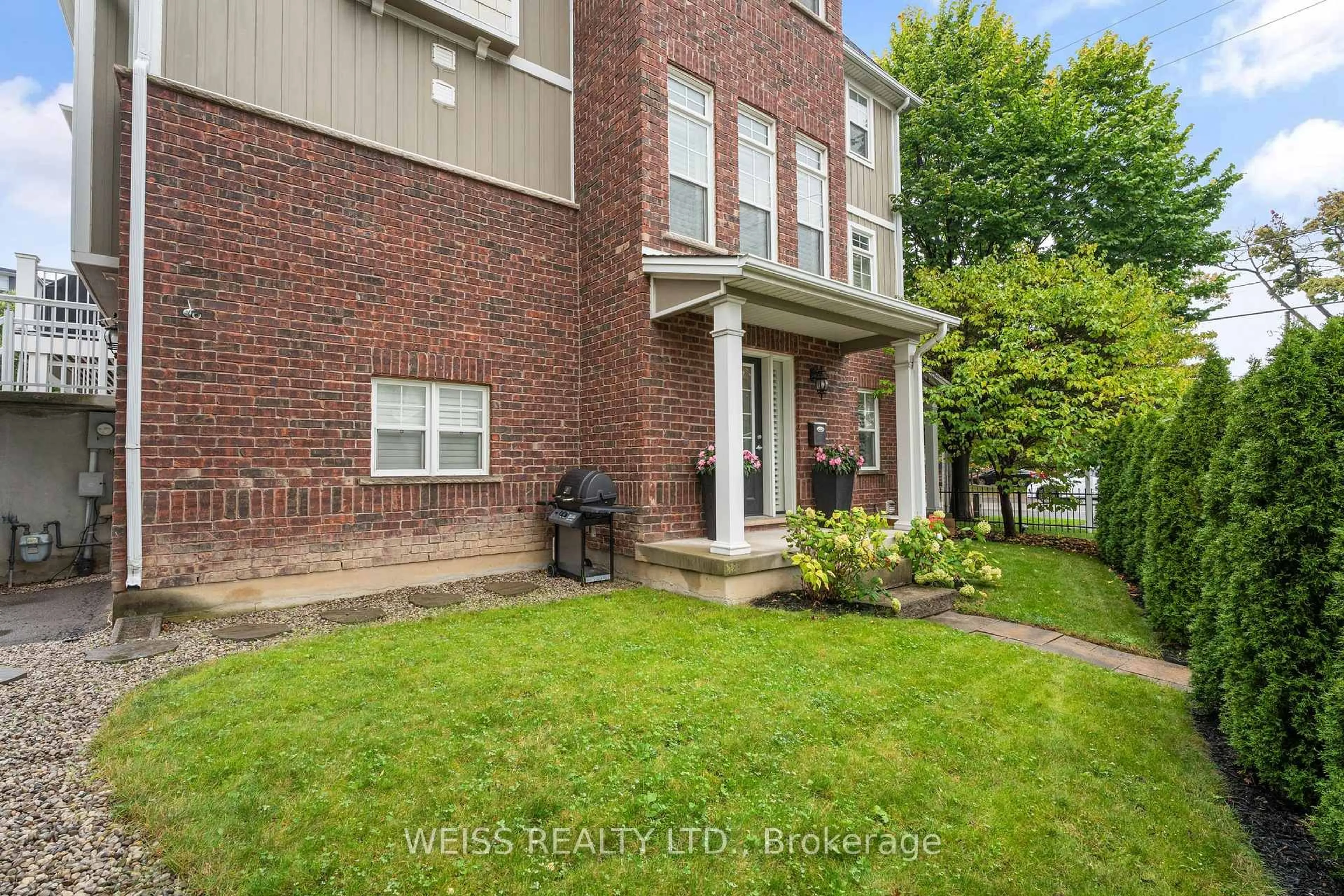 Unknown for 2 Ella St, St. Catharines Ontario L2R 0A8