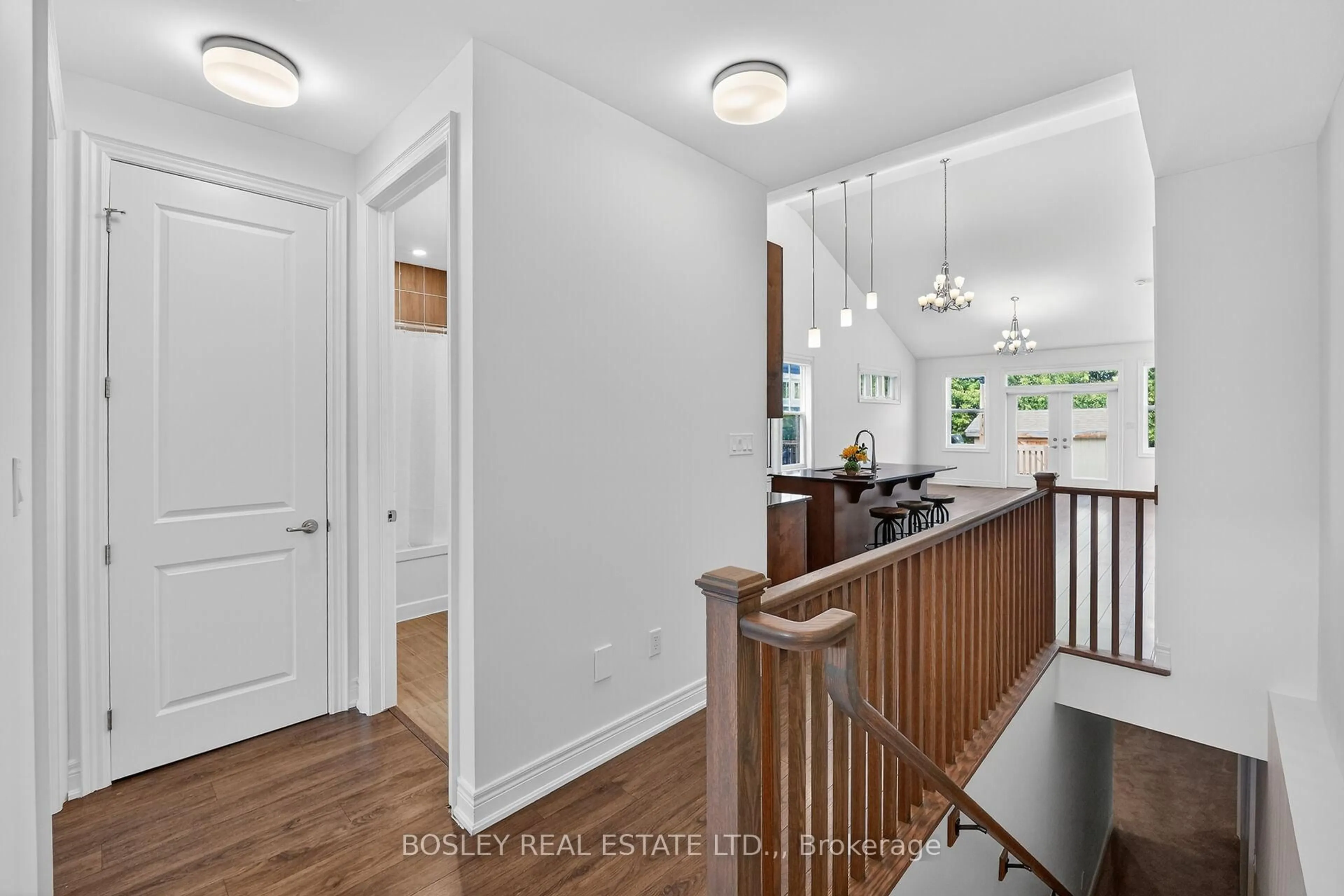 Indoor entryway for 56 Paradise Grve, Niagara-on-the-Lake Ontario L0S 1T0