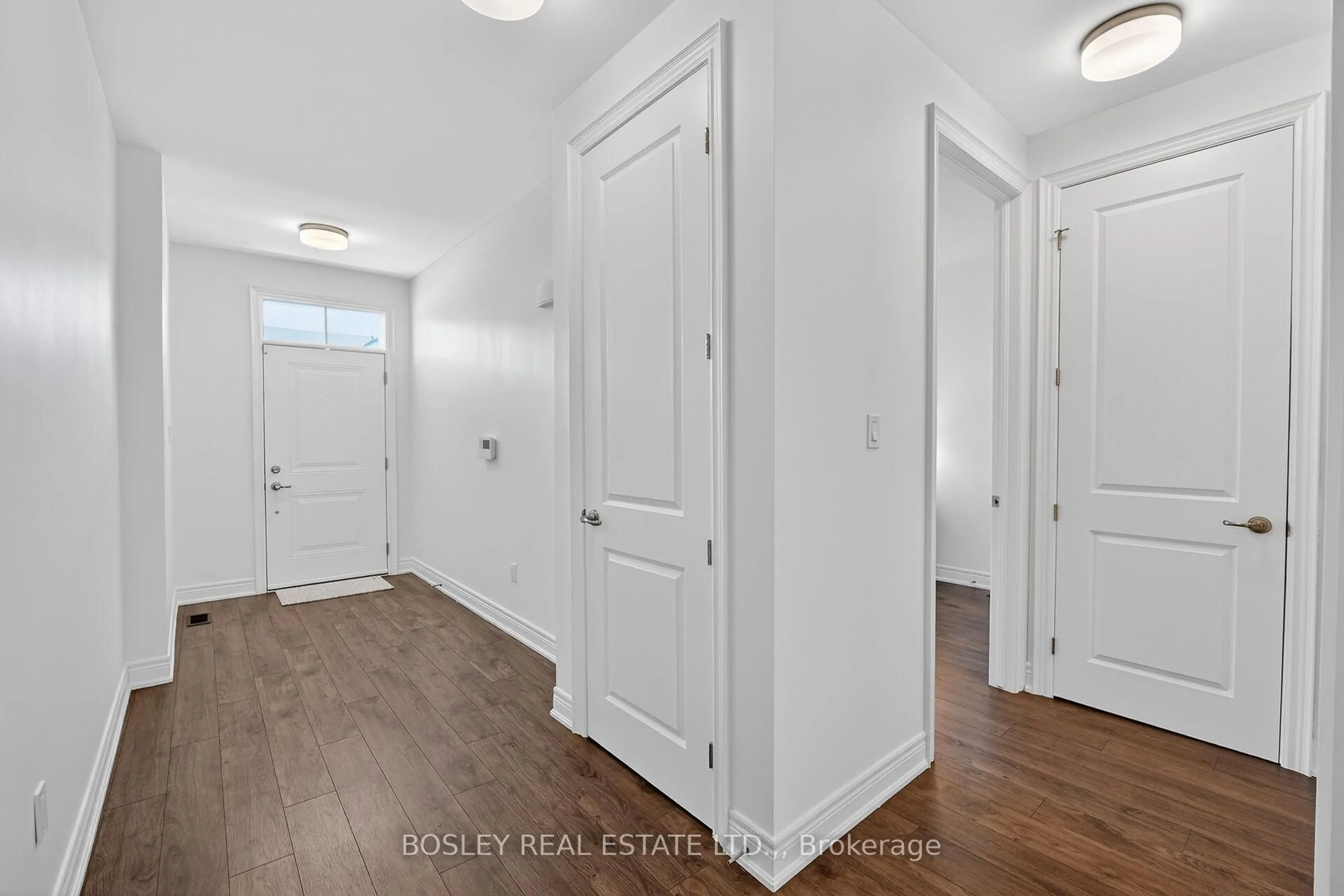 Indoor entryway for 56 Paradise Grve, Niagara-on-the-Lake Ontario L0S 1T0