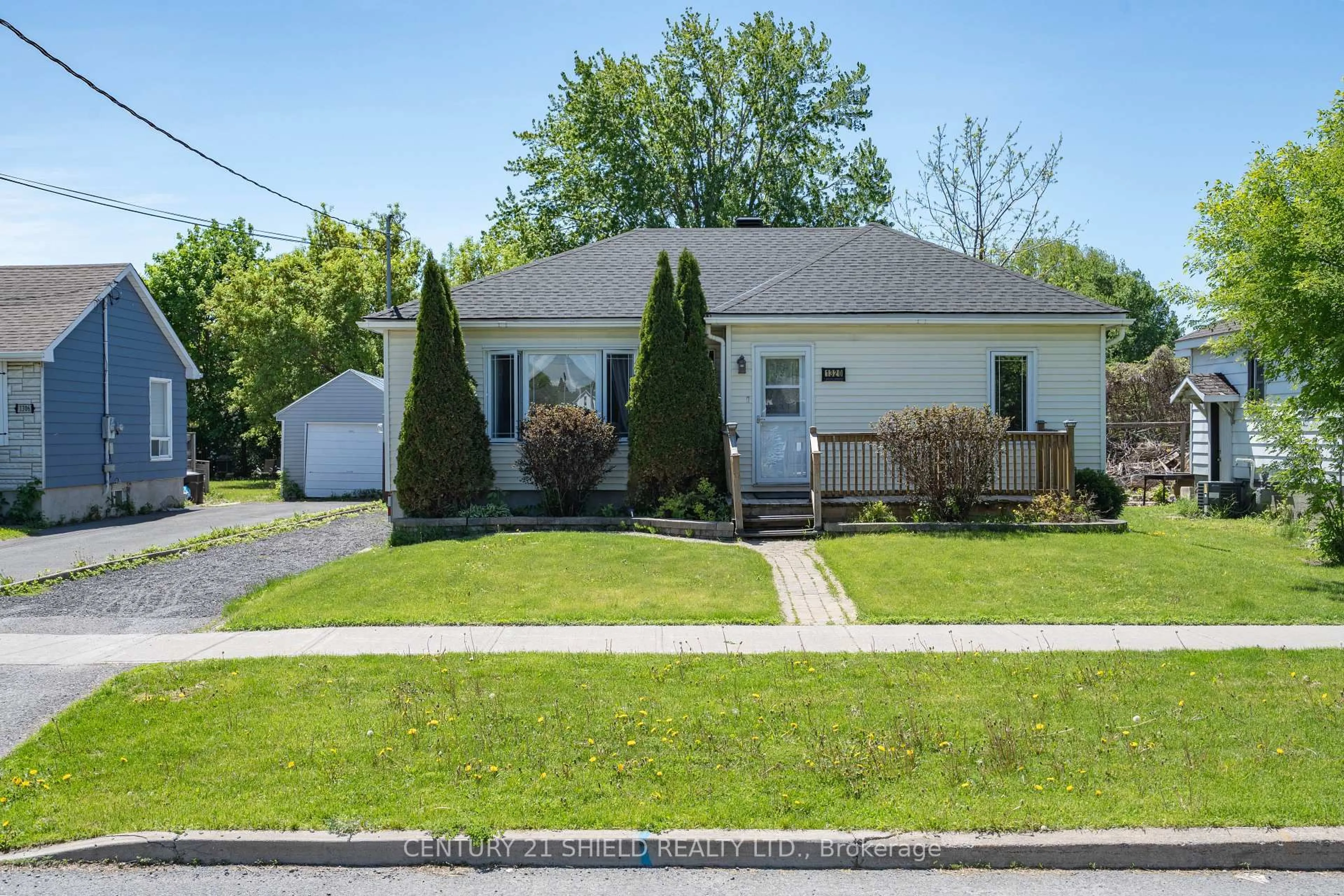 A pic from outside/outdoor area/front of a property/back of a property/a pic from drone, street for 1320 Aubin Ave, Cornwall Ontario K6J 4R8