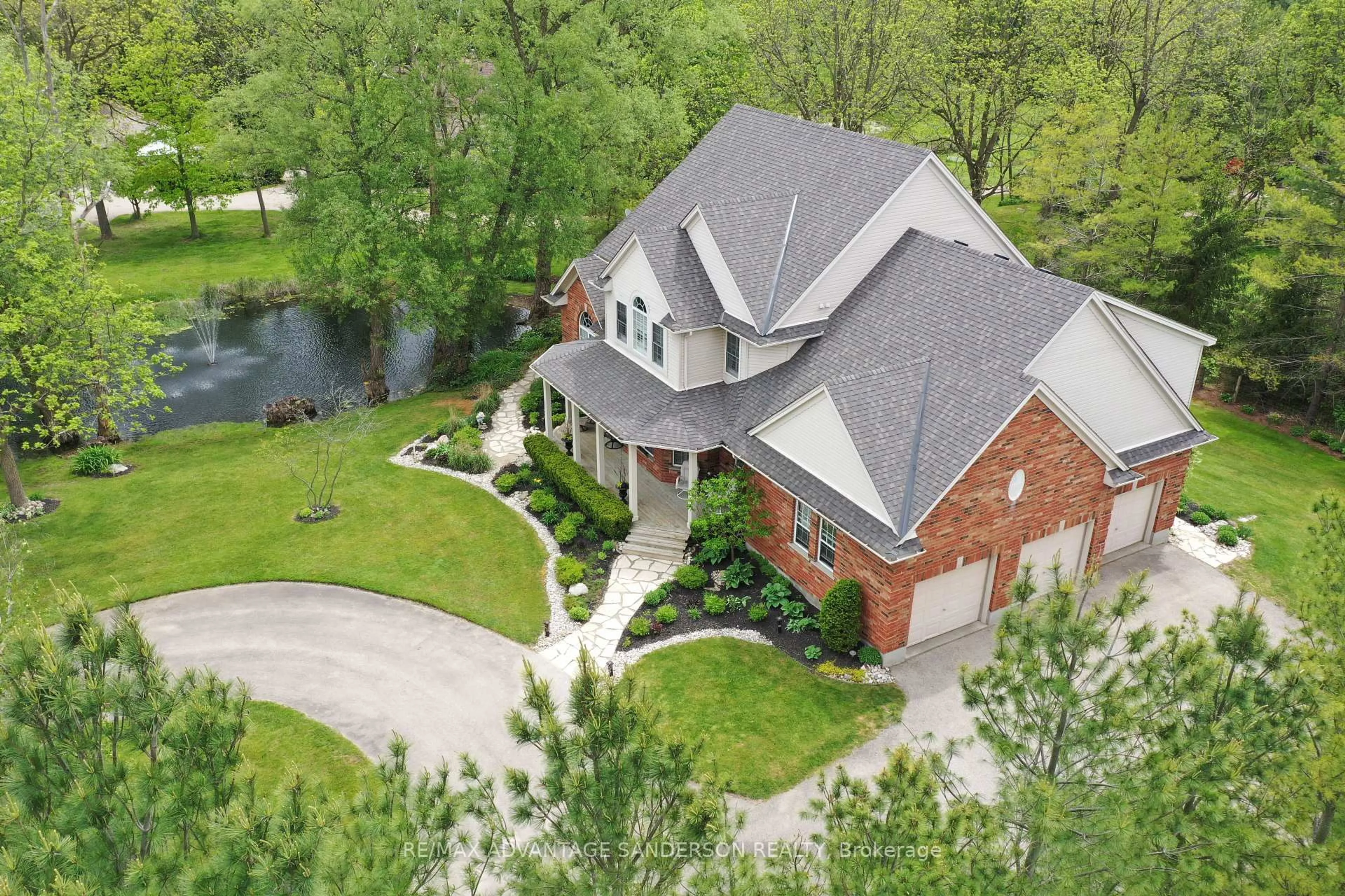 A pic from outside/outdoor area/front of a property/back of a property/a pic from drone, street for 1796 Gainsborough Rd, London North Ontario N6H 5L2