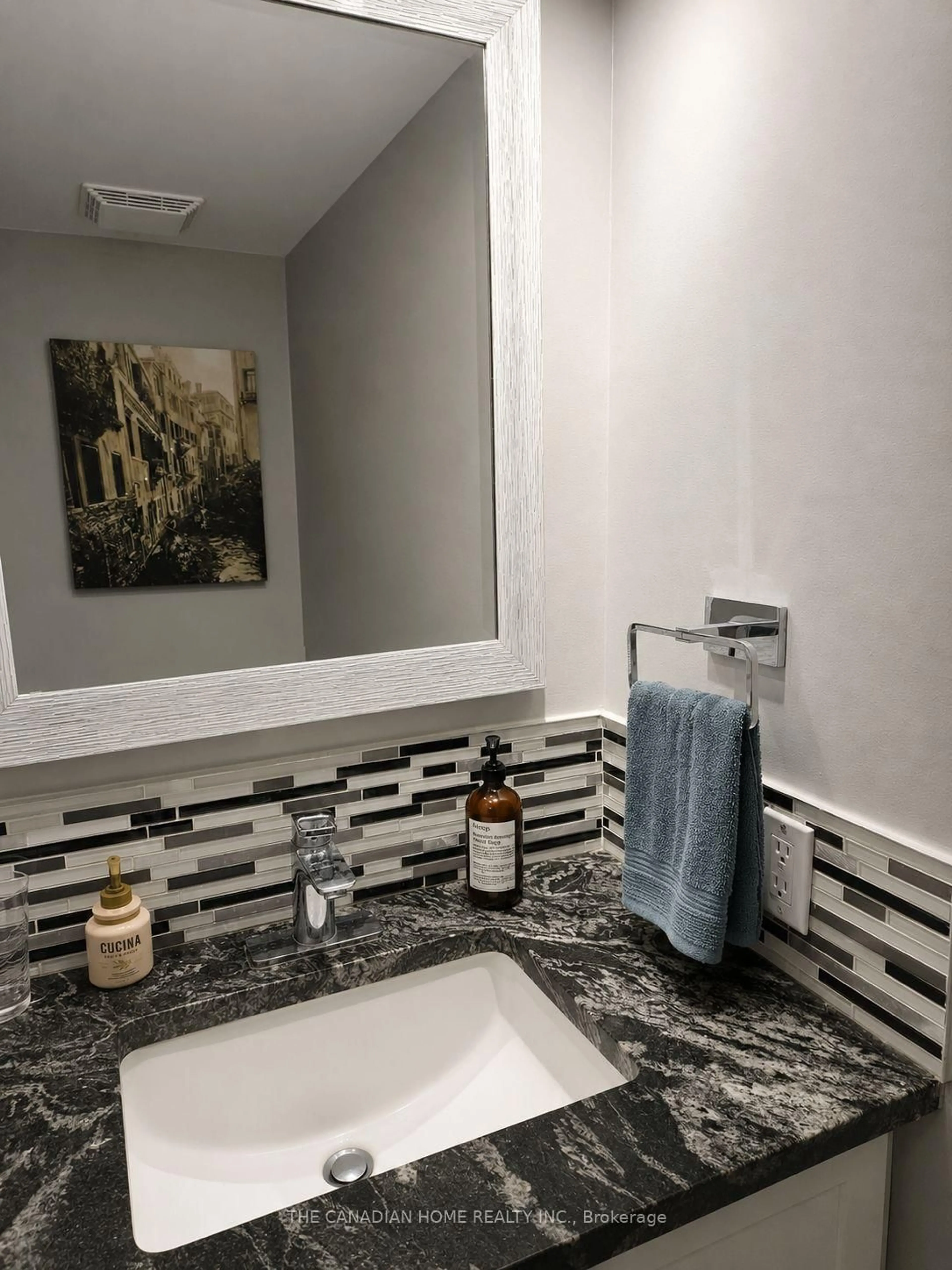 Contemporary bathroom, ceramic/tile floor for 61 EXETER Dr, Barrhaven Ontario K2J 1V6