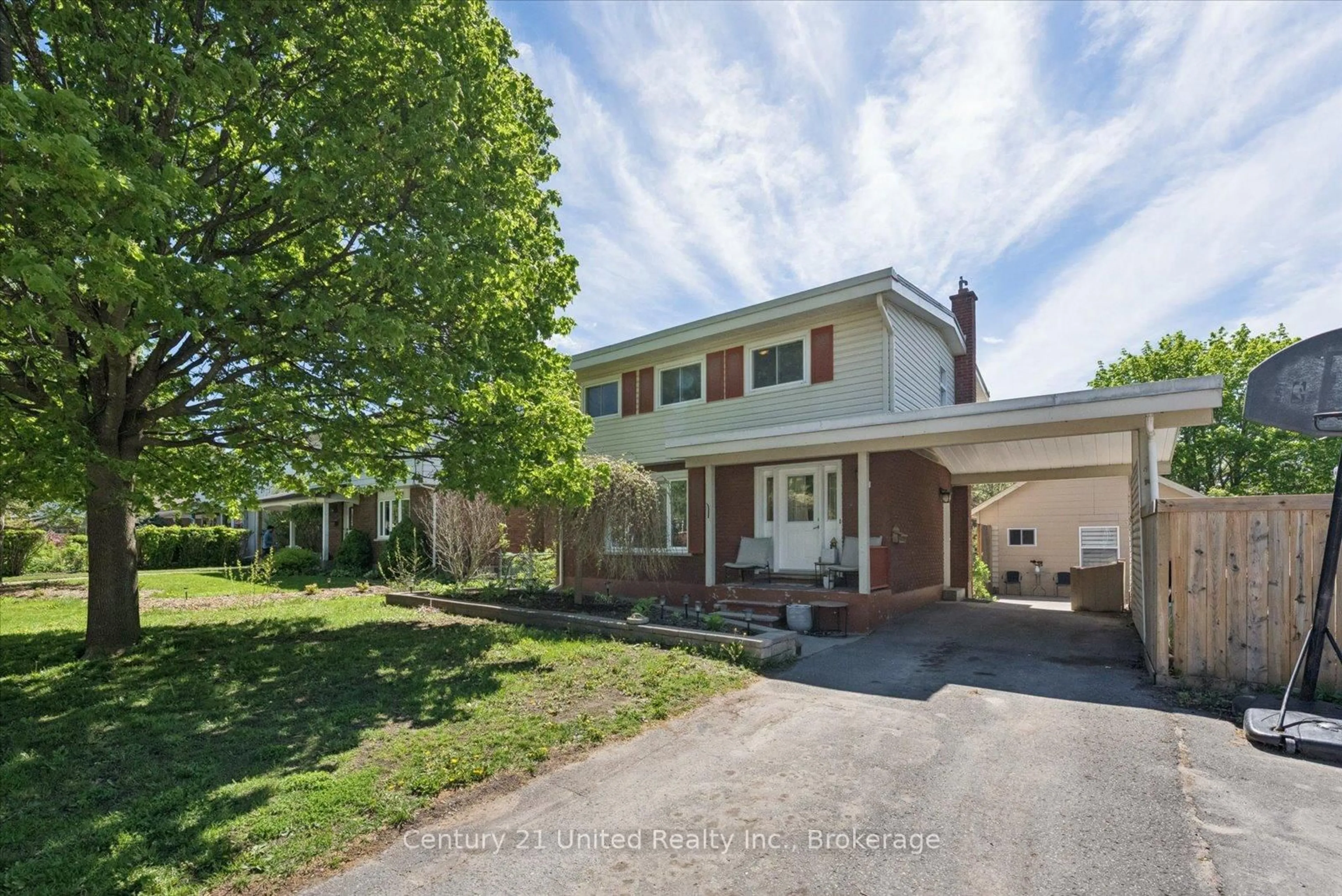 A pic from outside/outdoor area/front of a property/back of a property/a pic from drone, street for 277 Greenlawn Ave, Peterborough Ontario K9H 5K7