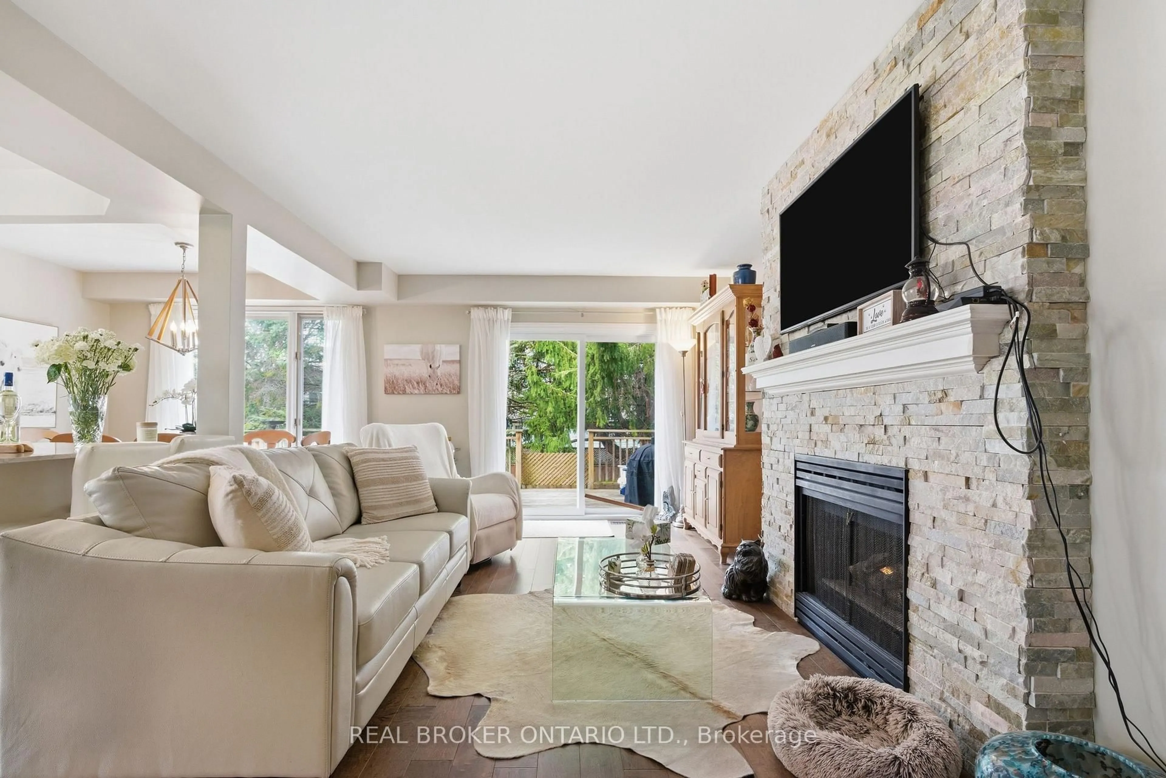 Living room with furniture, unknown for 941 Gordon St #11, Guelph Ontario N1G 4R9