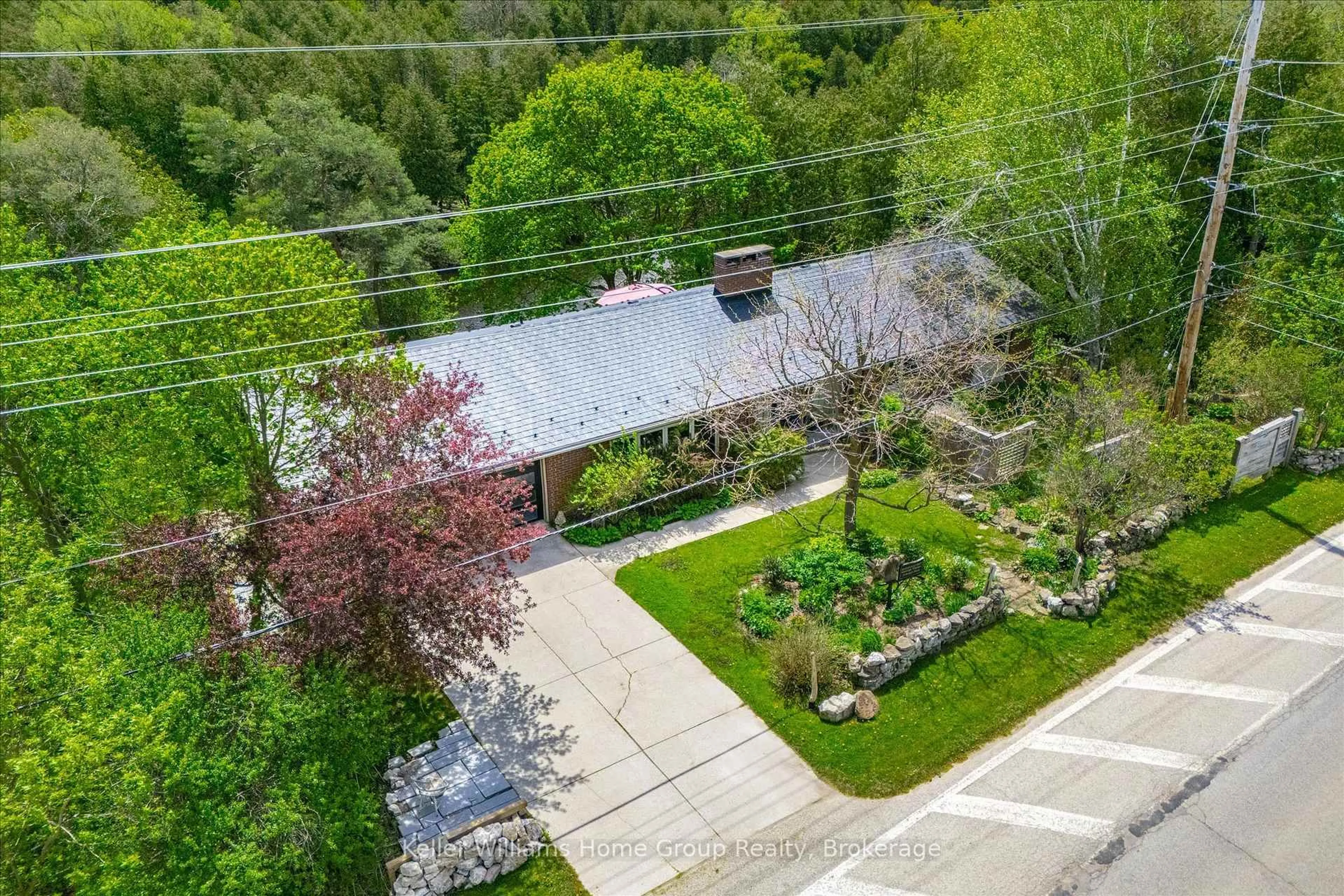 A pic from outside/outdoor area/front of a property/back of a property/a pic from drone, street for 223 East Mill St, Centre Wellington Ontario N0B 1S0