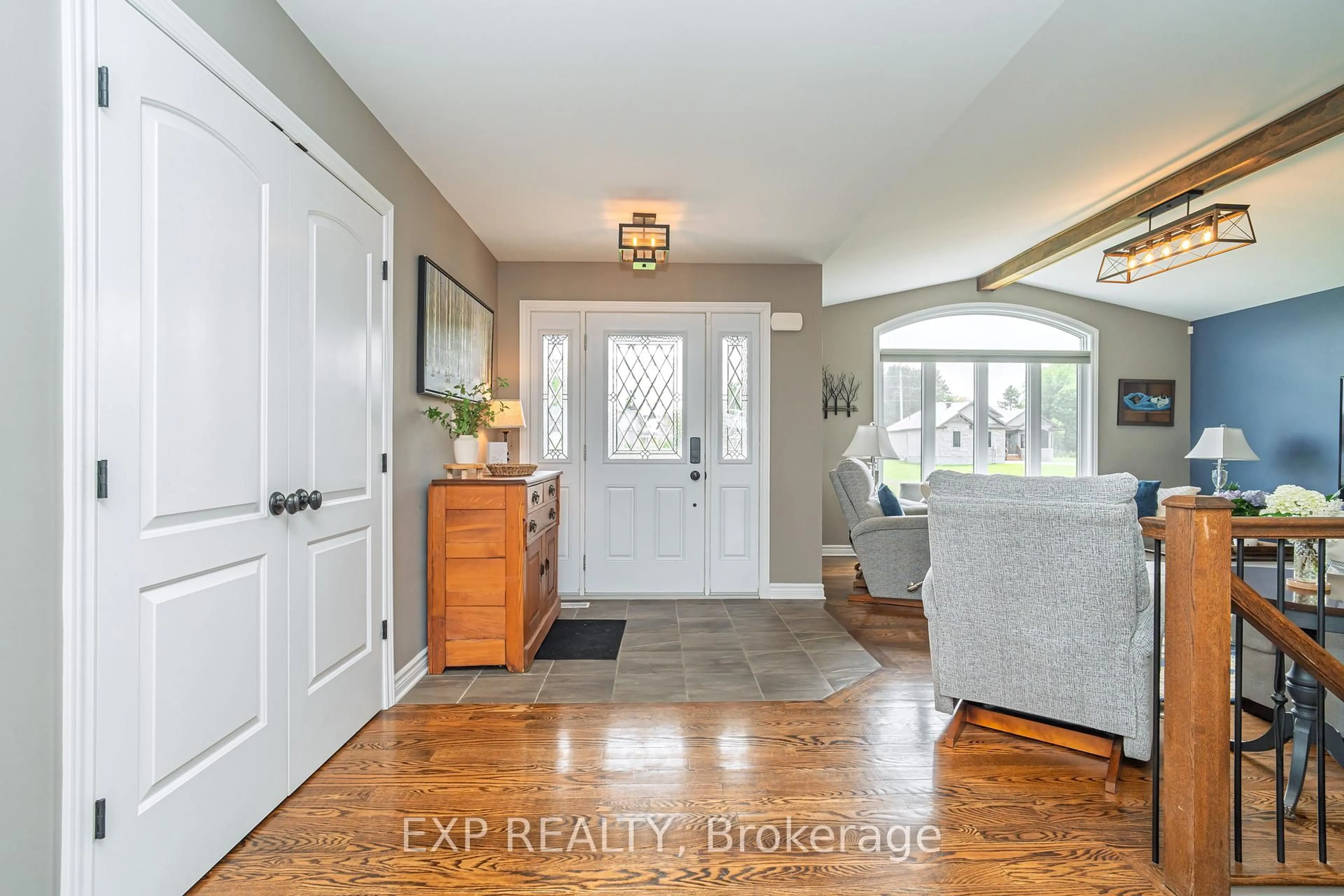 Indoor entryway for 2892 South Nation Way, North Dundas Ontario K0E 1W0