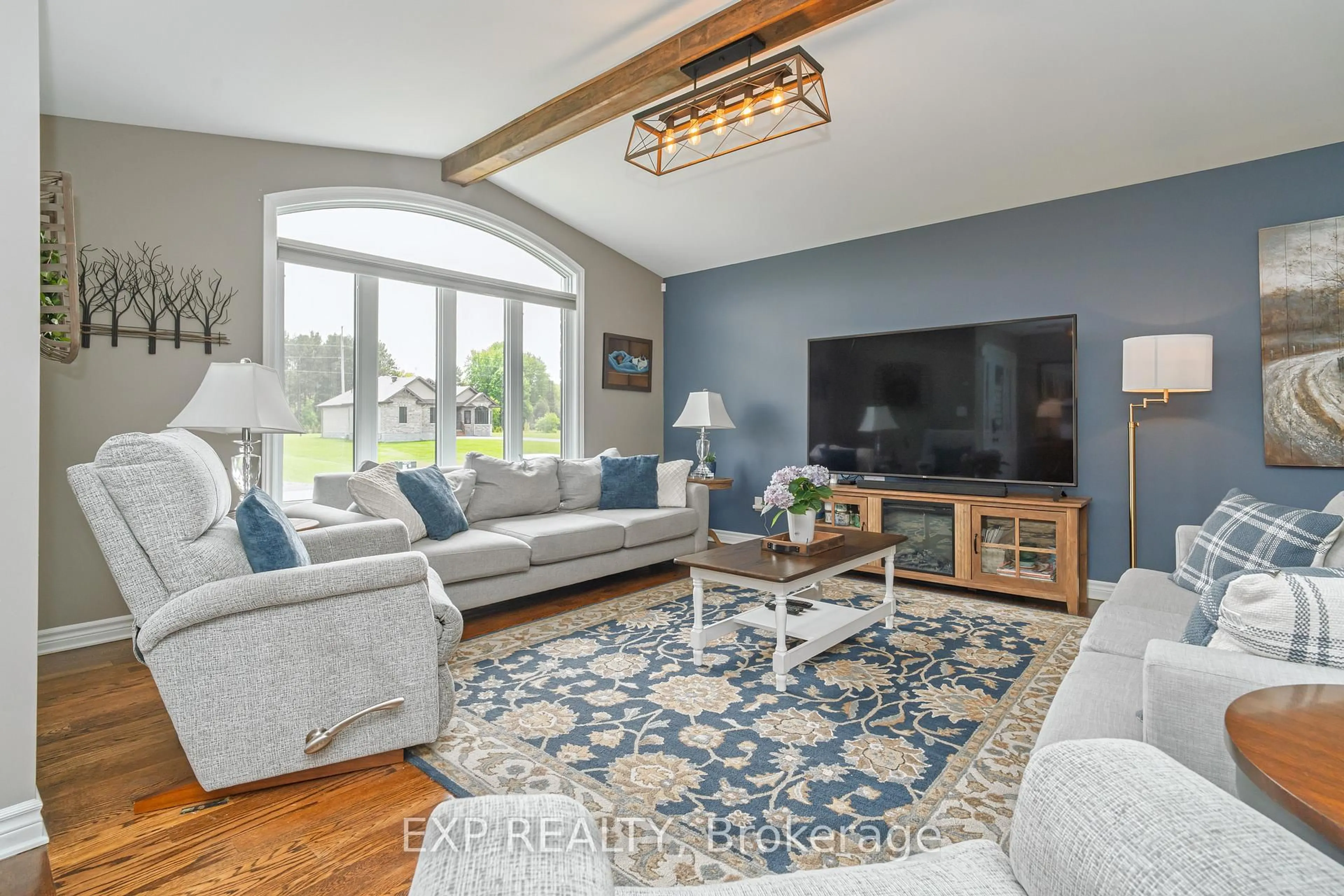 Living room with furniture, unknown for 2892 South Nation Way, North Dundas Ontario K0E 1W0