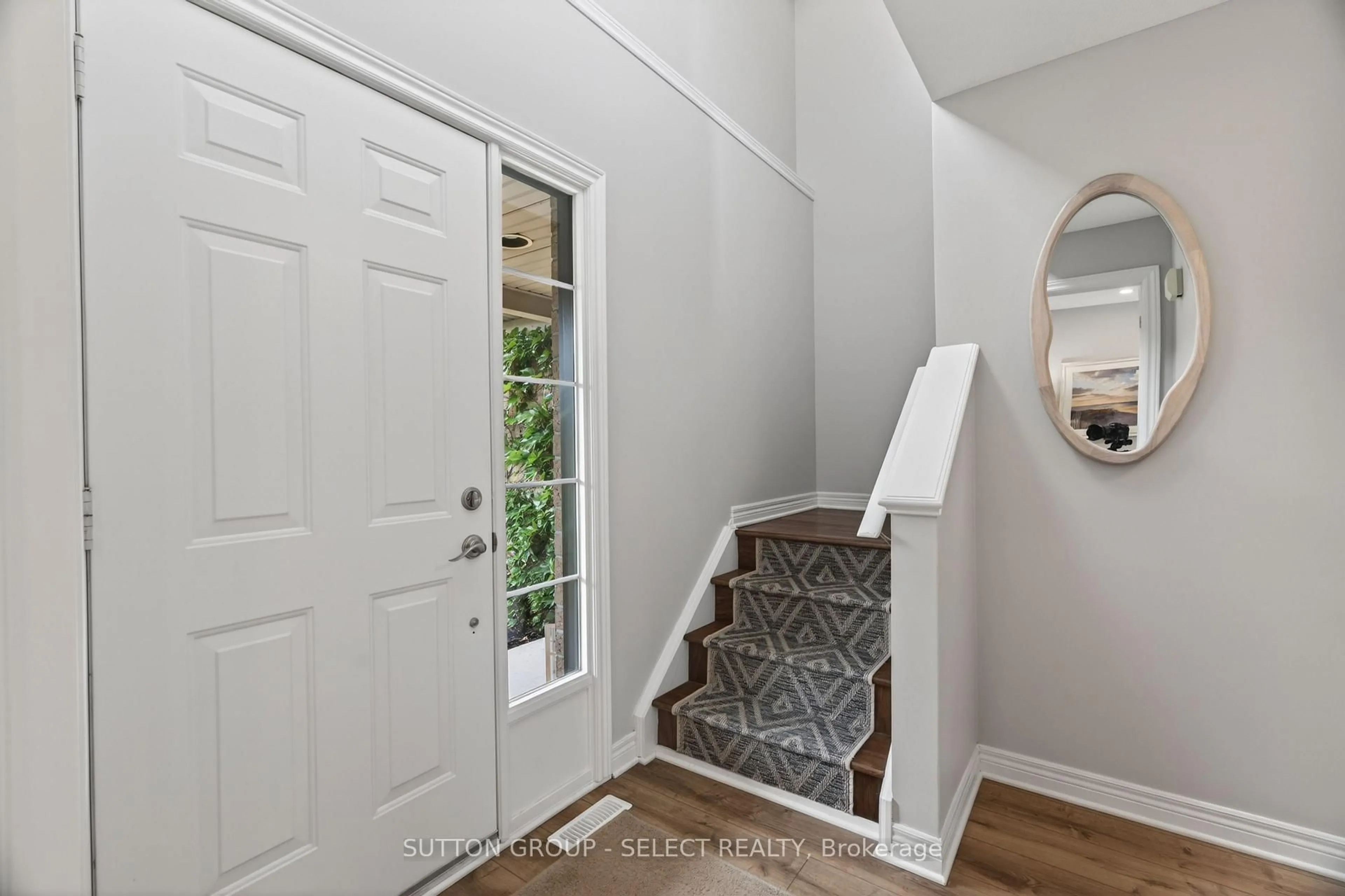 Indoor entryway for 1872 Downes Crt, London North Ontario N6G 5E8