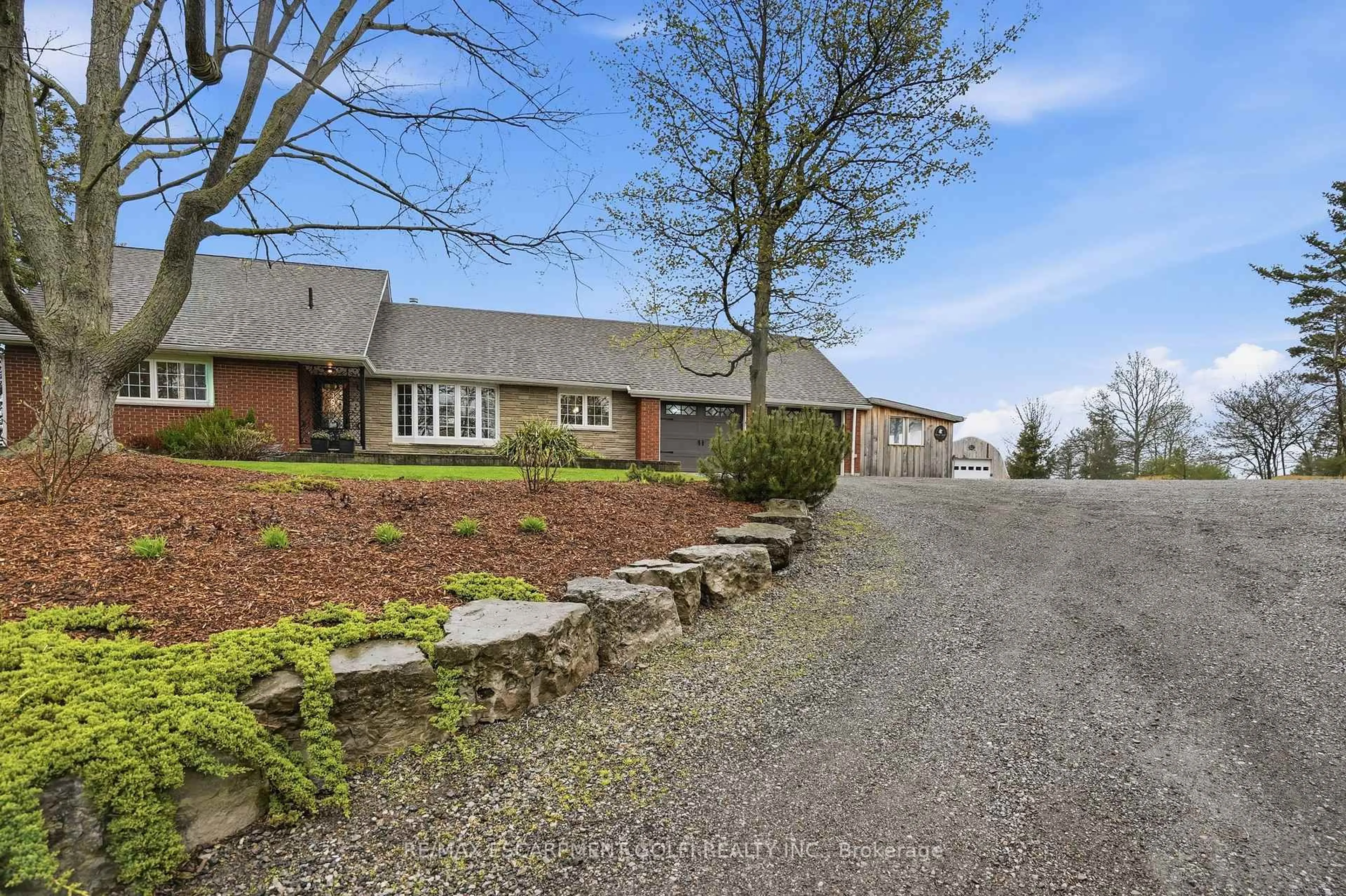 A pic from outside/outdoor area/front of a property/back of a property/a pic from drone, street for 800 Hall Rd, Hamilton Ontario L0R 1C0