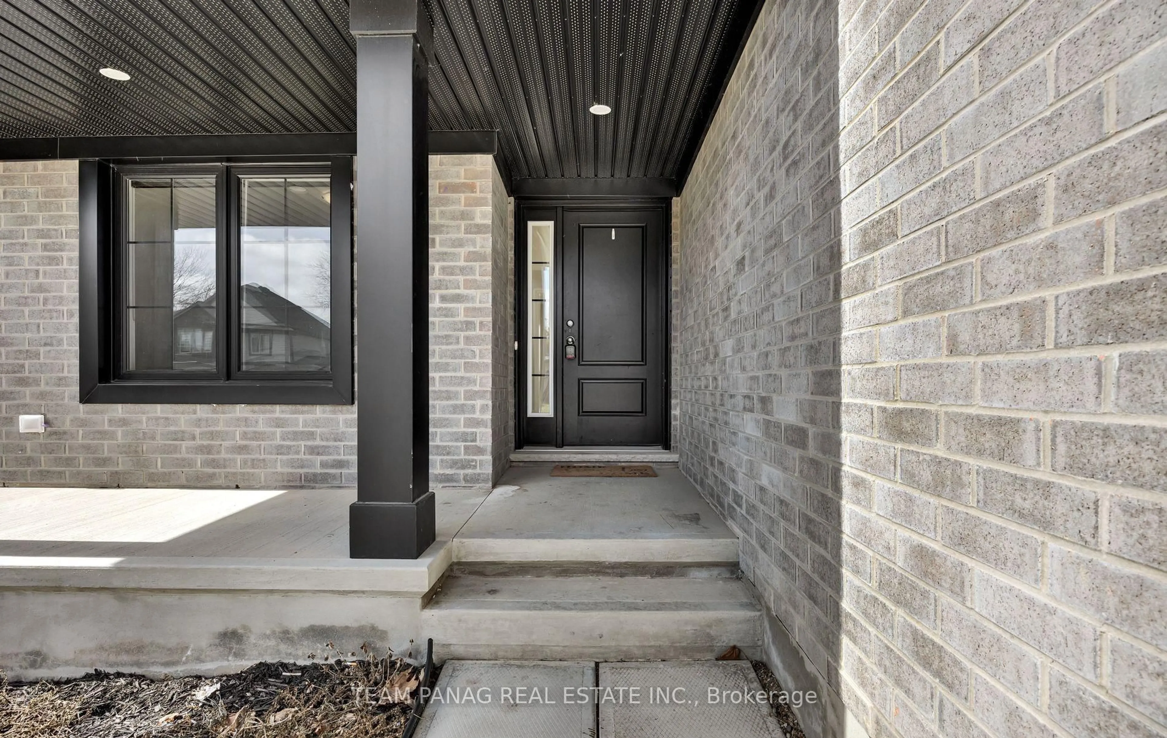 Indoor entryway for 16 Berardi Cres, South-West Oxford Ontario N0J 1N0