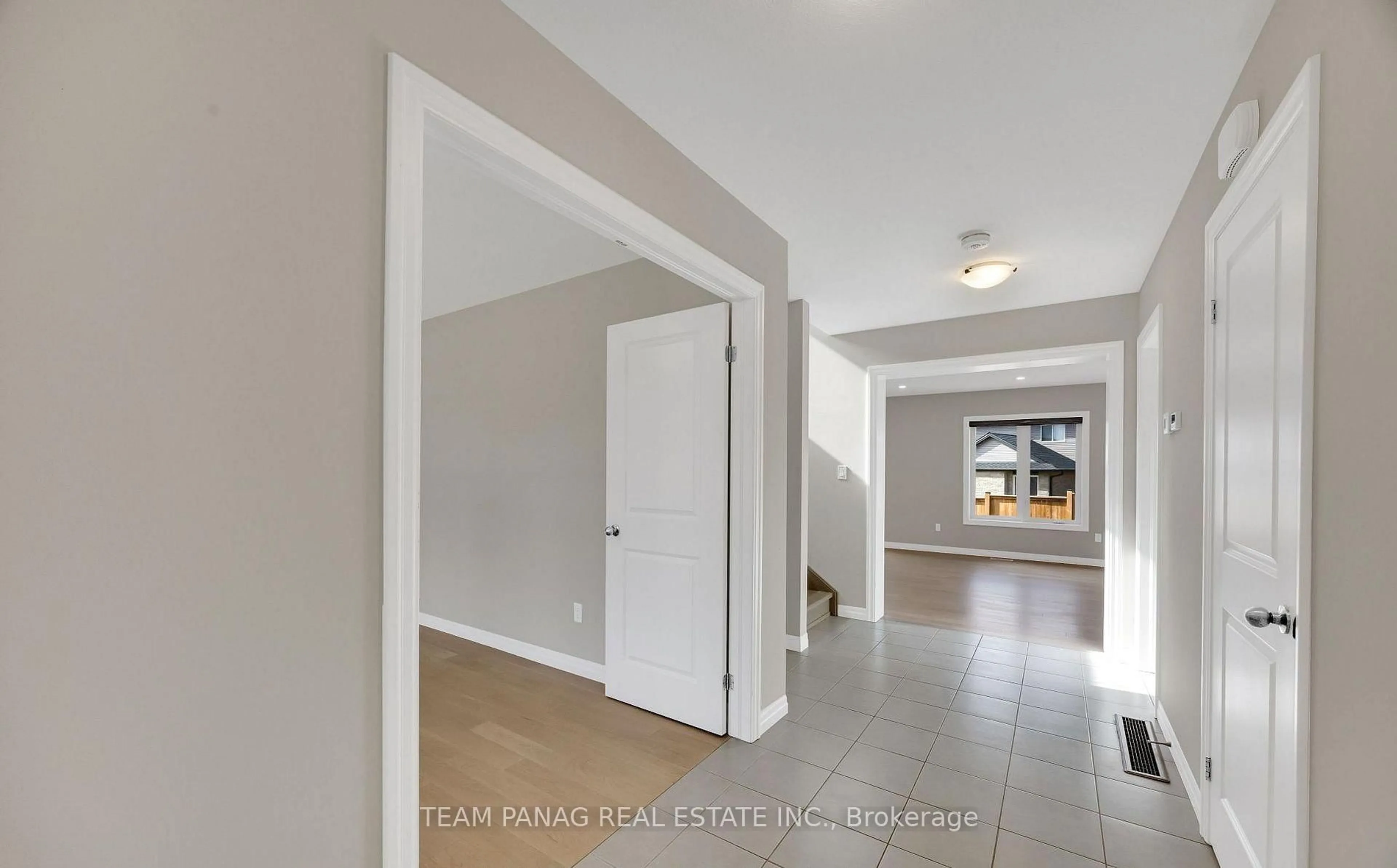 Indoor entryway for 16 Berardi Cres, South-West Oxford Ontario N0J 1N0