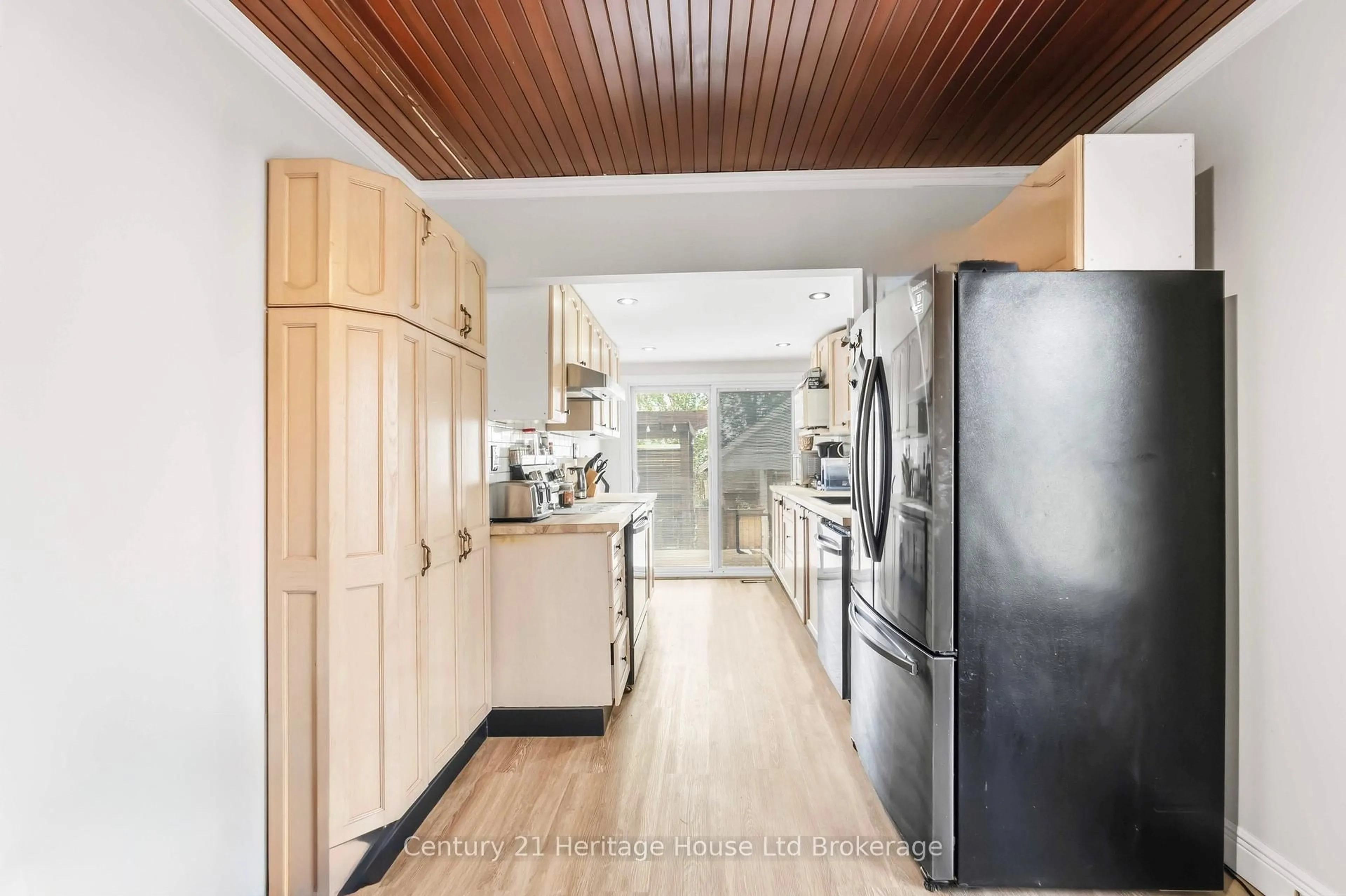 Contemporary kitchen, unknown for 34 Humboldt Pkwy, Port Colborne Ontario L3K 2H2