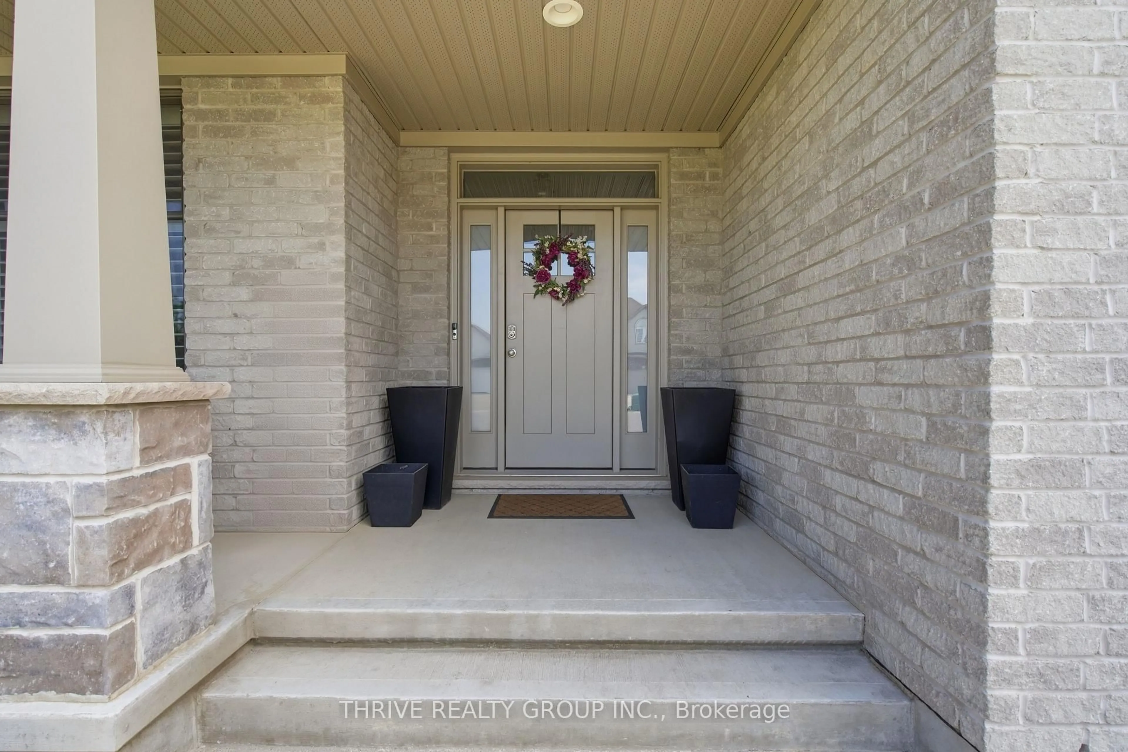 Indoor entryway for 101 RENAISSANCE Dr, St. Thomas Ontario N5R 0J9