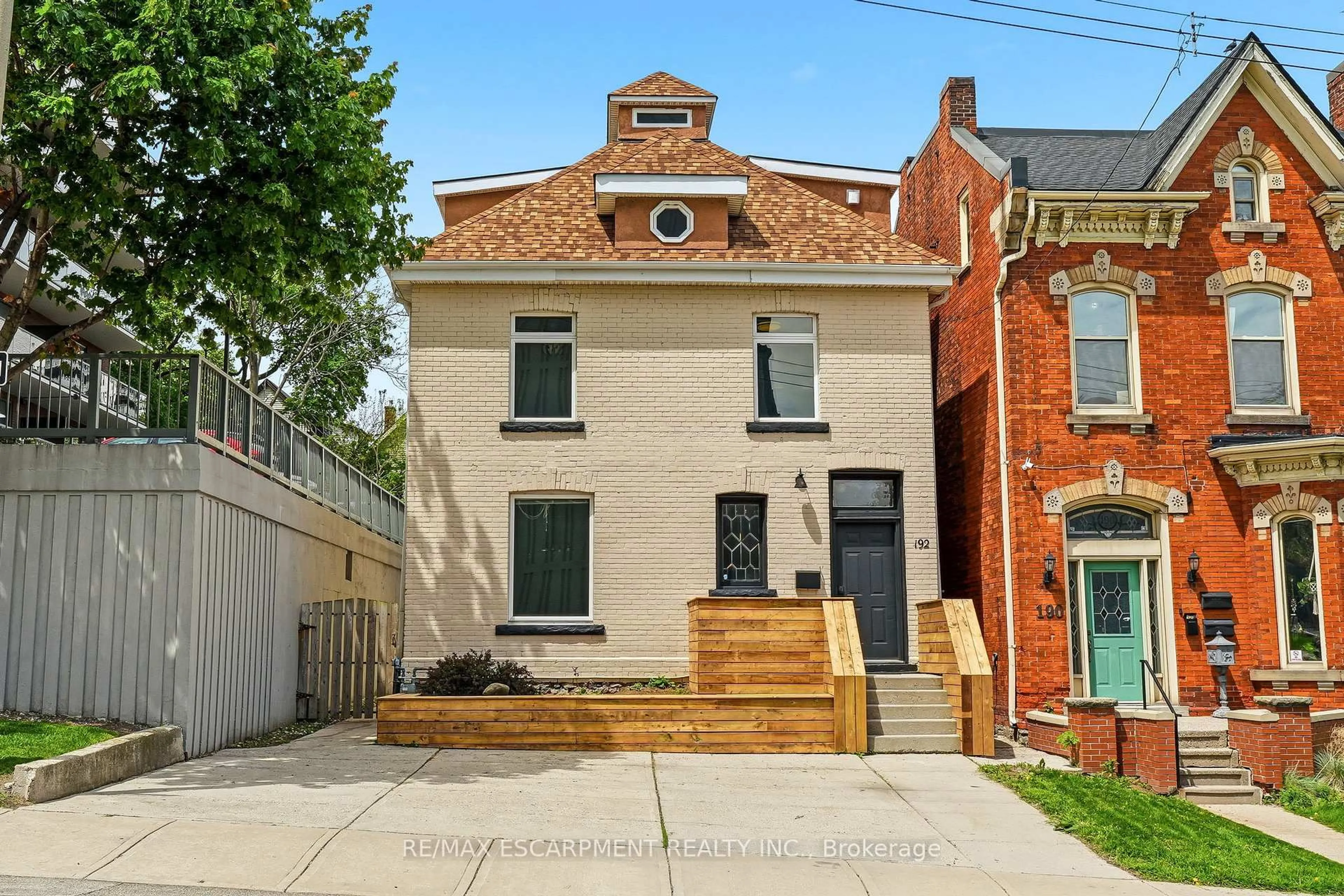 Home with brick exterior material, street for 192 Catharine St, Hamilton Ontario L8N 2K3