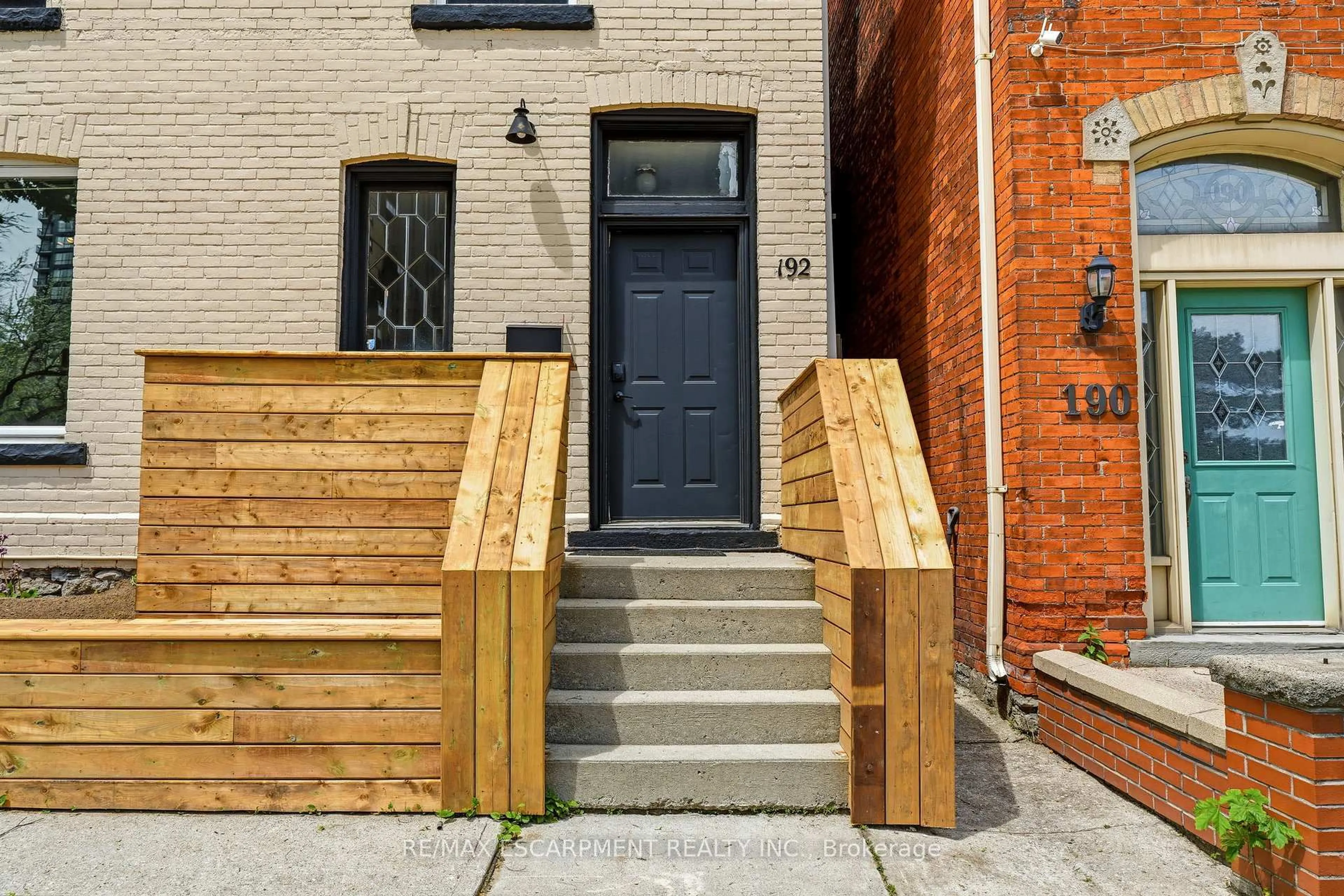 Unknown for 192 Catharine St, Hamilton Ontario L8N 2K3