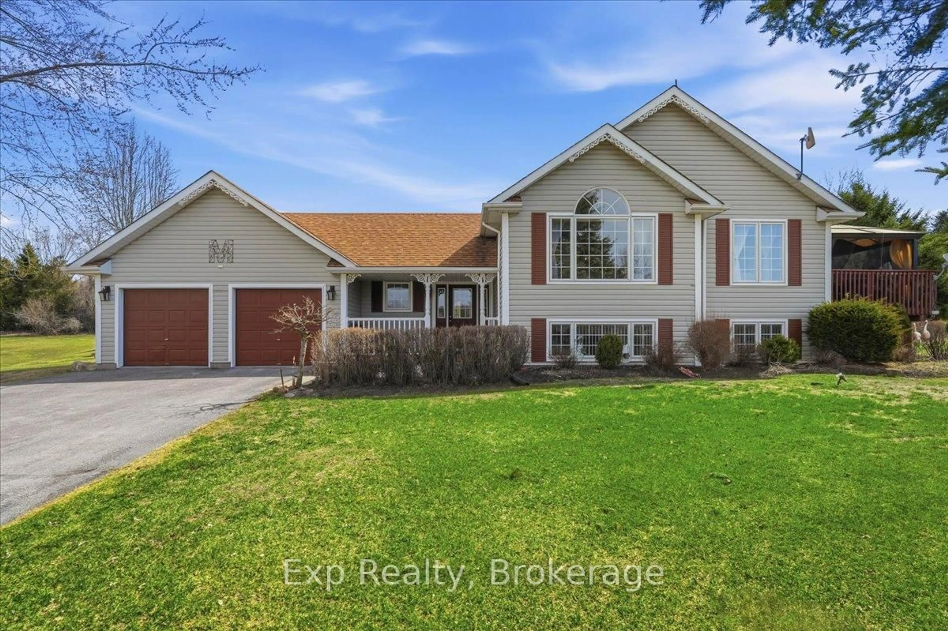 Home with vinyl exterior material, water/lake/river/ocean view for 113 Deerfield Dr, Ingleside Ontario K8V 5P4