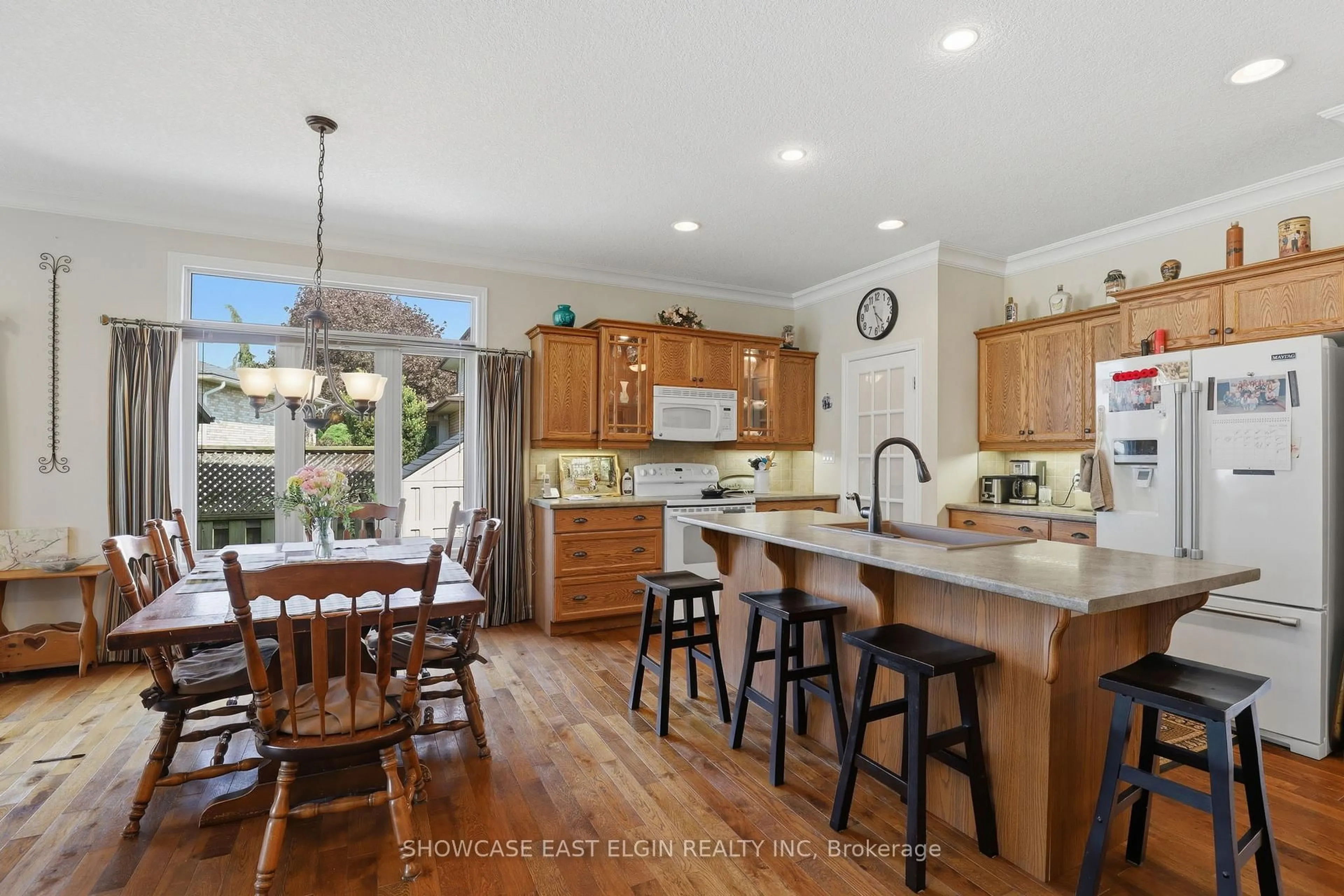 Open concept kitchen, ceramic/tile floor for 45 Treadwell St, Aylmer Ontario N5H 3B7