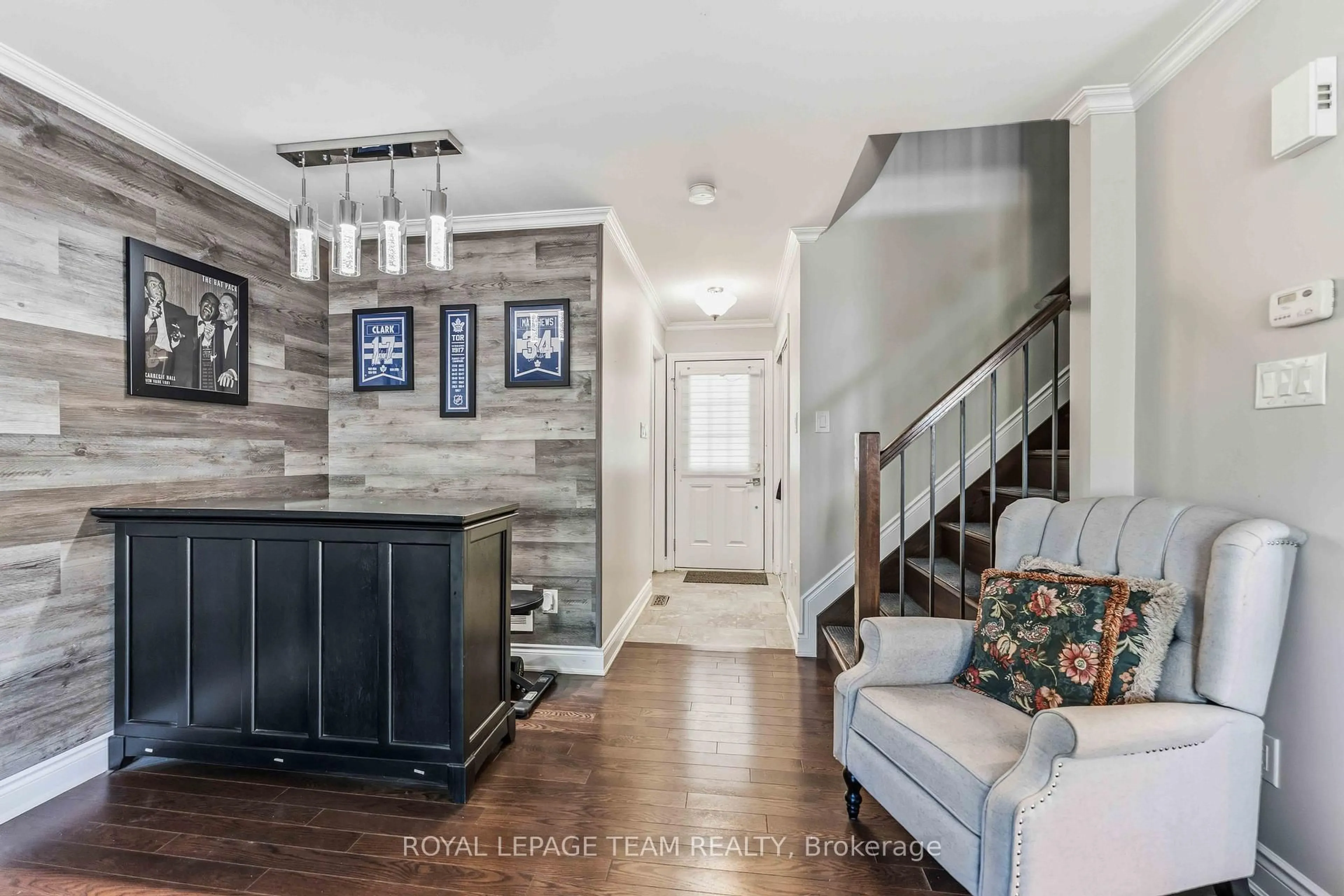 Indoor entryway for 231 Cayman Rd, Ottawa Ontario K2S 0N8
