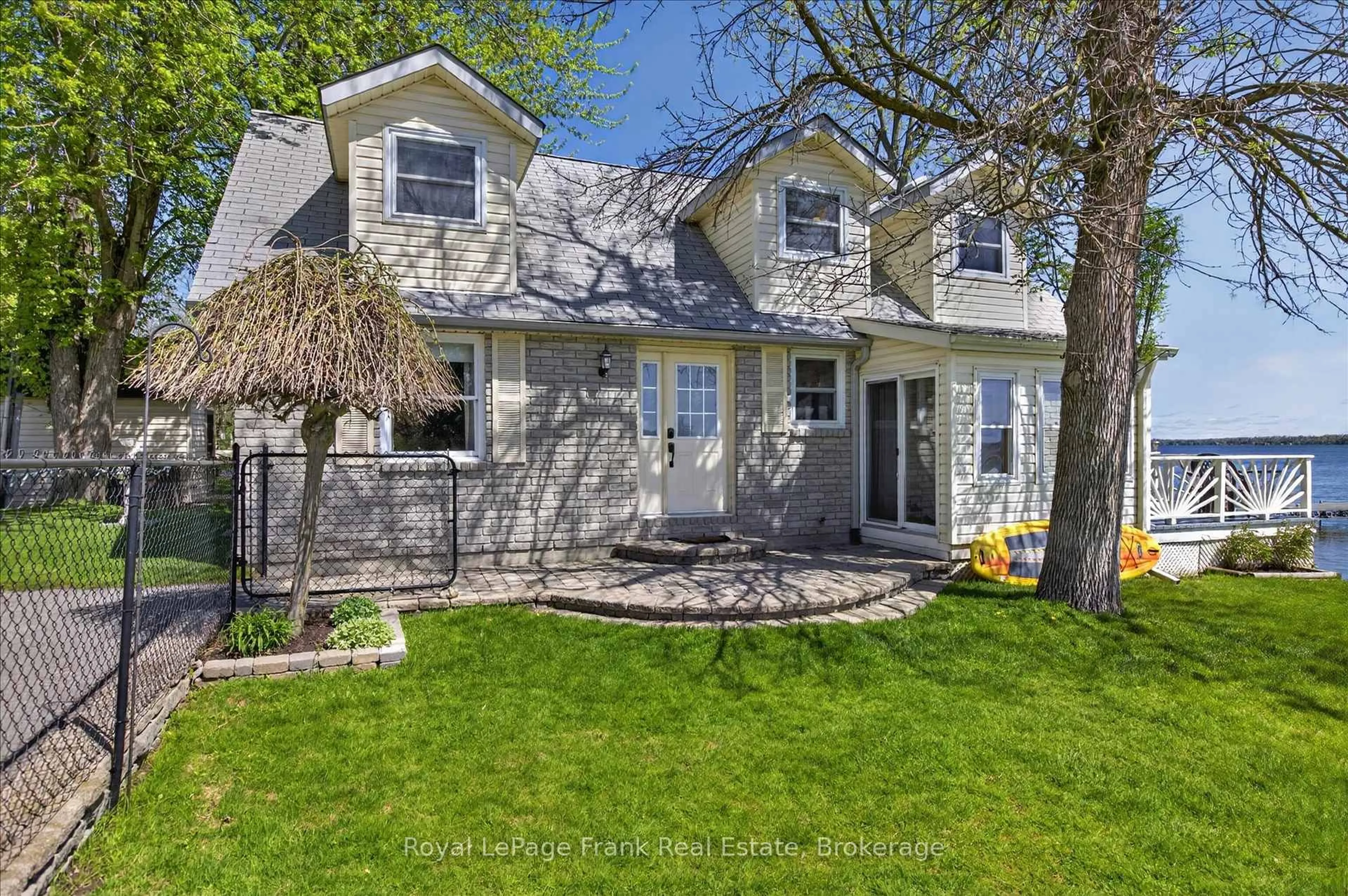 Home with vinyl exterior material, street for 463 Causeway View Rd, Selwyn Ontario K9J 6X2