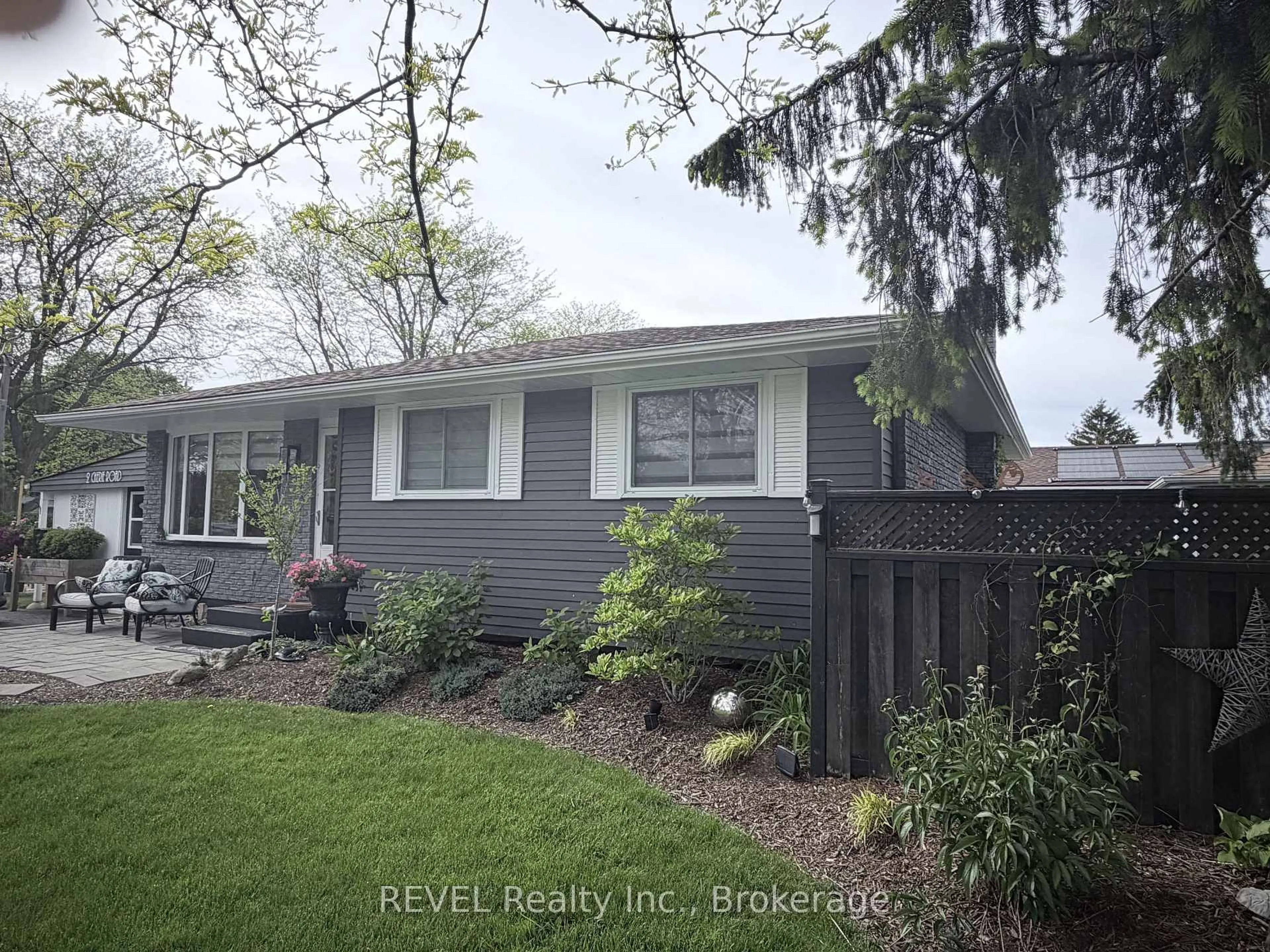 Unknown for 2 Cherie Rd, St. Catharines Ontario L2M 6J9