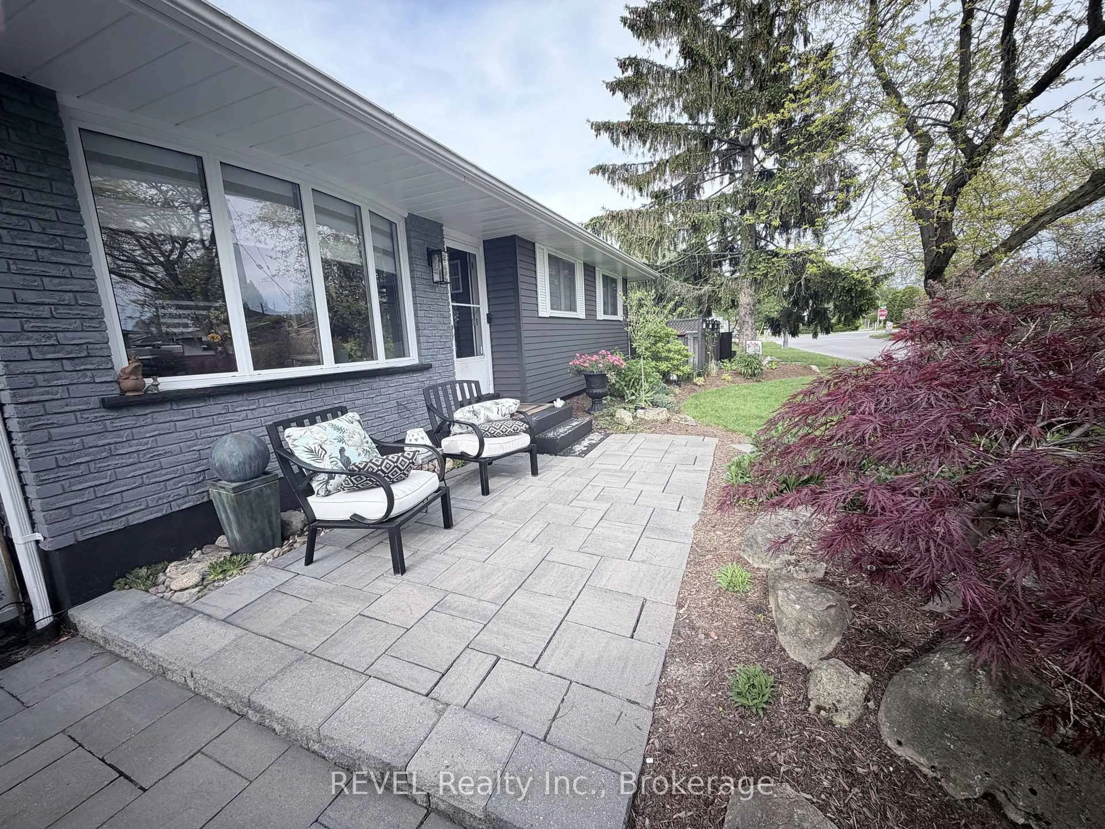 Patio, unknown for 2 Cherie Rd, St. Catharines Ontario L2M 6J9