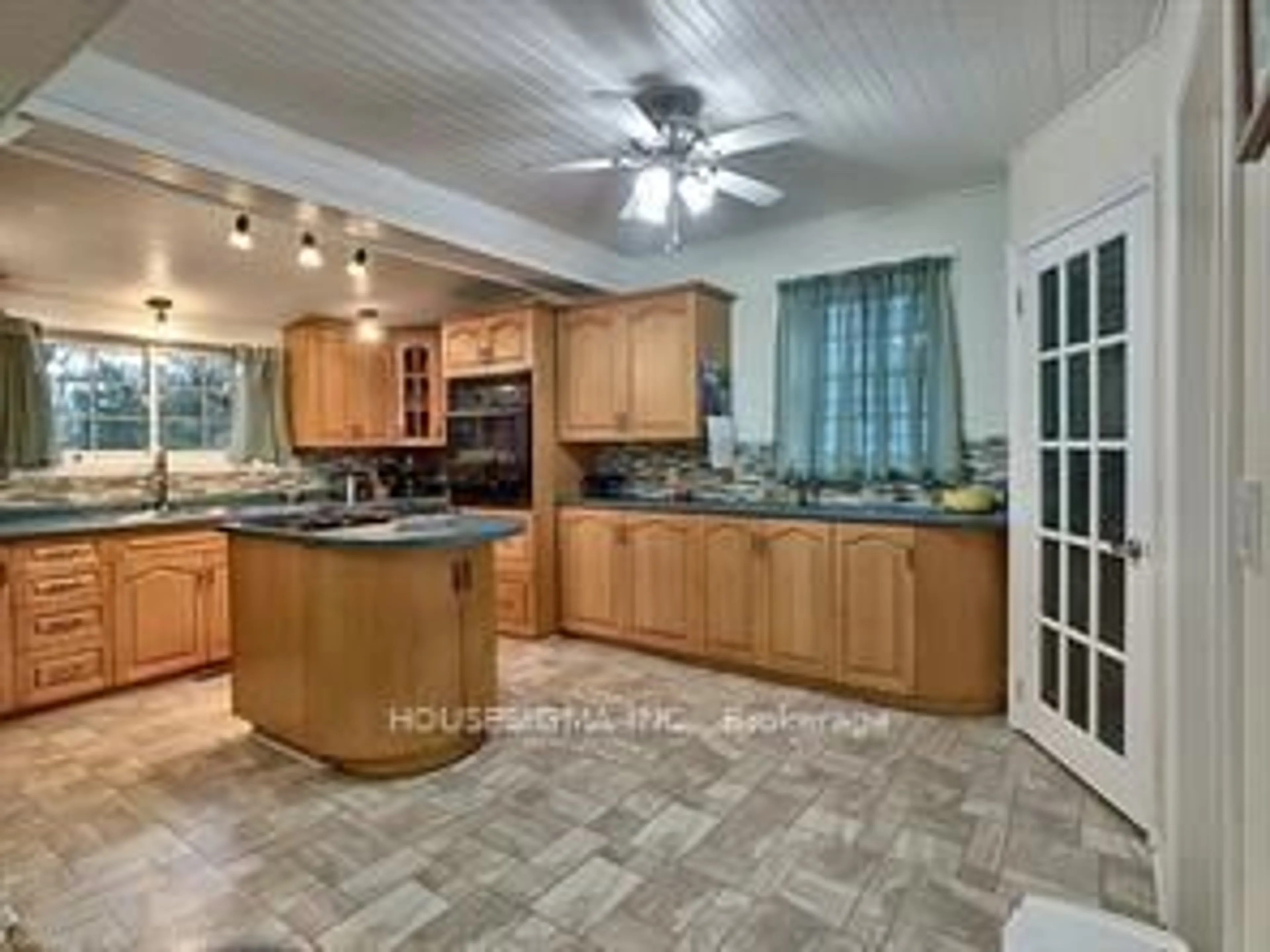 Open concept kitchen, ceramic/tile floor for 94 Alma St, Port Colborne Ontario L3K 1G3