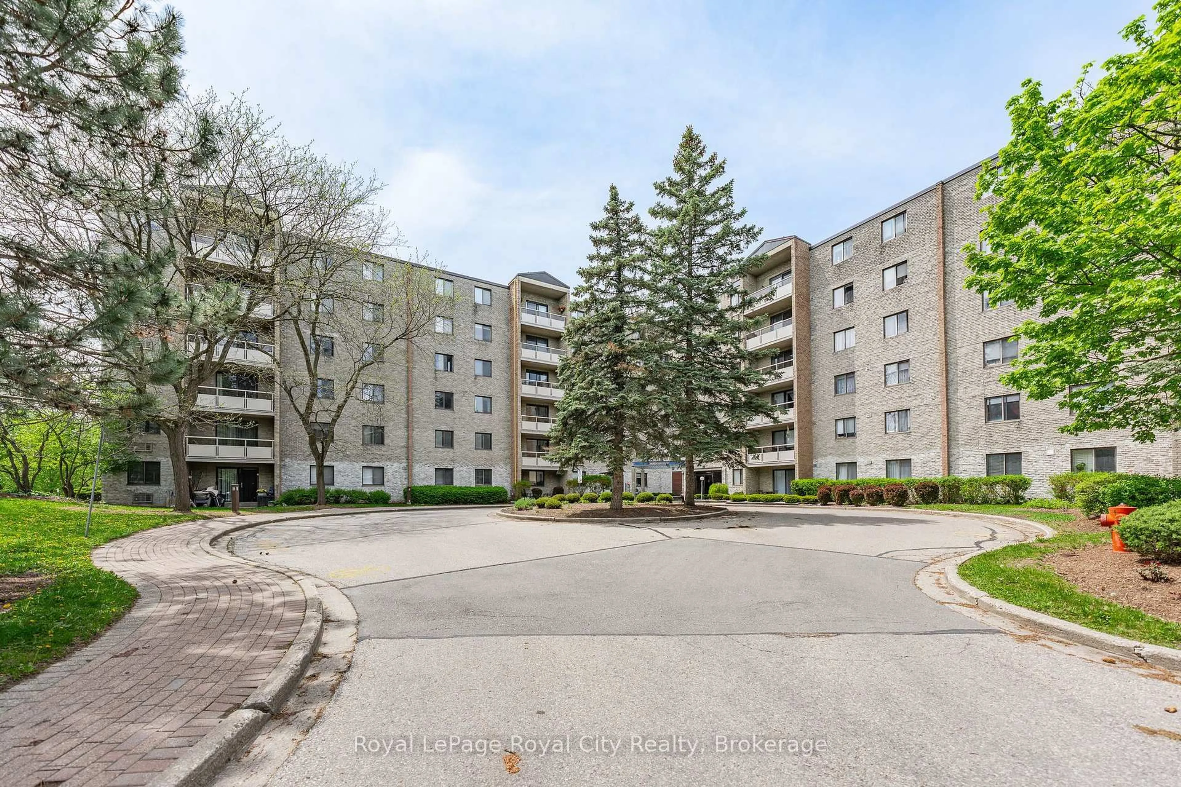 Patio, street for 89 Westwood Rd #407, Guelph Ontario N1H 7J6