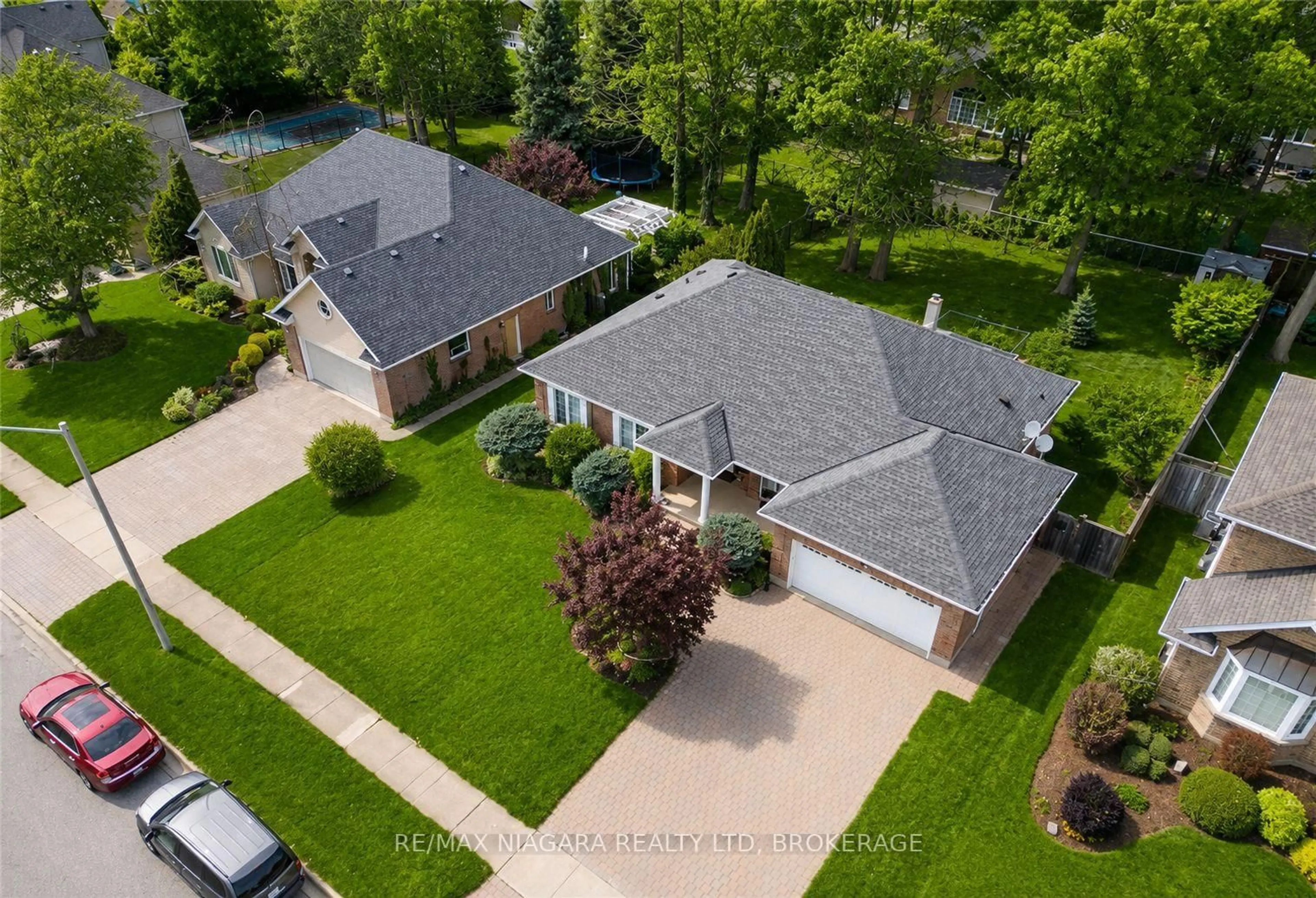 A pic from outside/outdoor area/front of a property/back of a property/a pic from drone, street for 8165 Mount Olive Cres, Niagara Falls Ontario L2H 2Y9