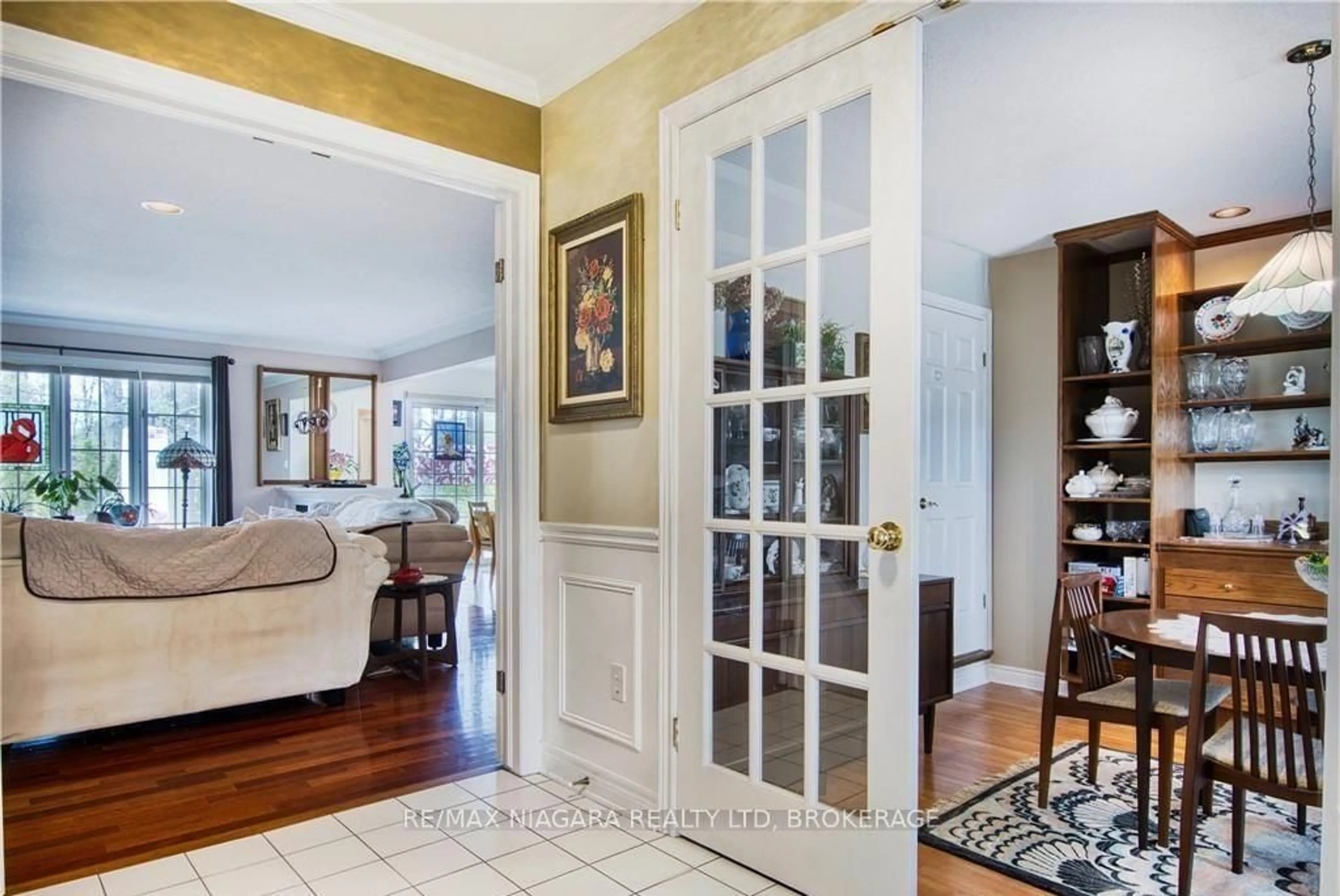Indoor entryway for 8165 Mount Olive Cres, Niagara Falls Ontario L2H 2Y9