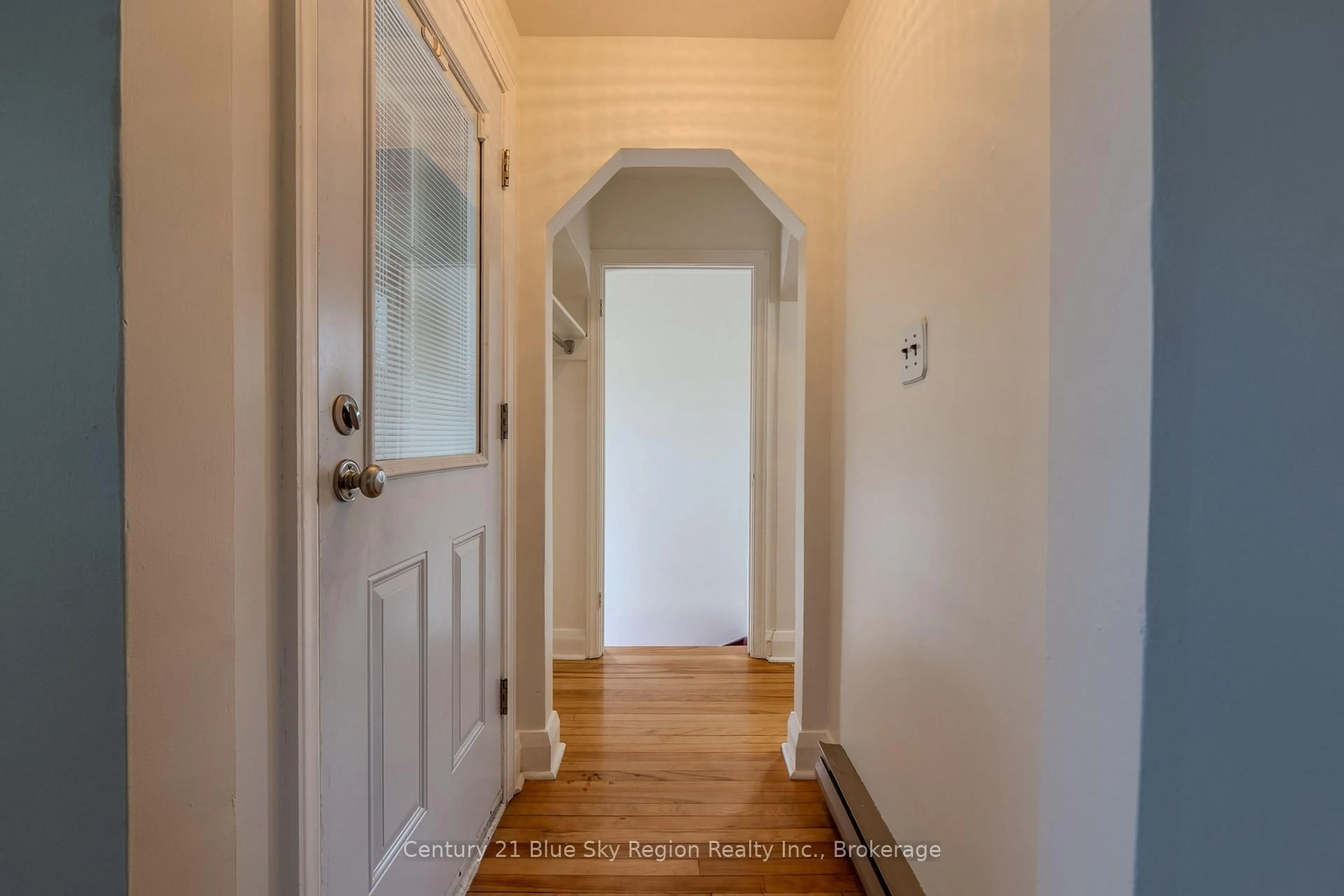Indoor entryway for 459 Fisher St, North Bay Ontario P1B 2E2