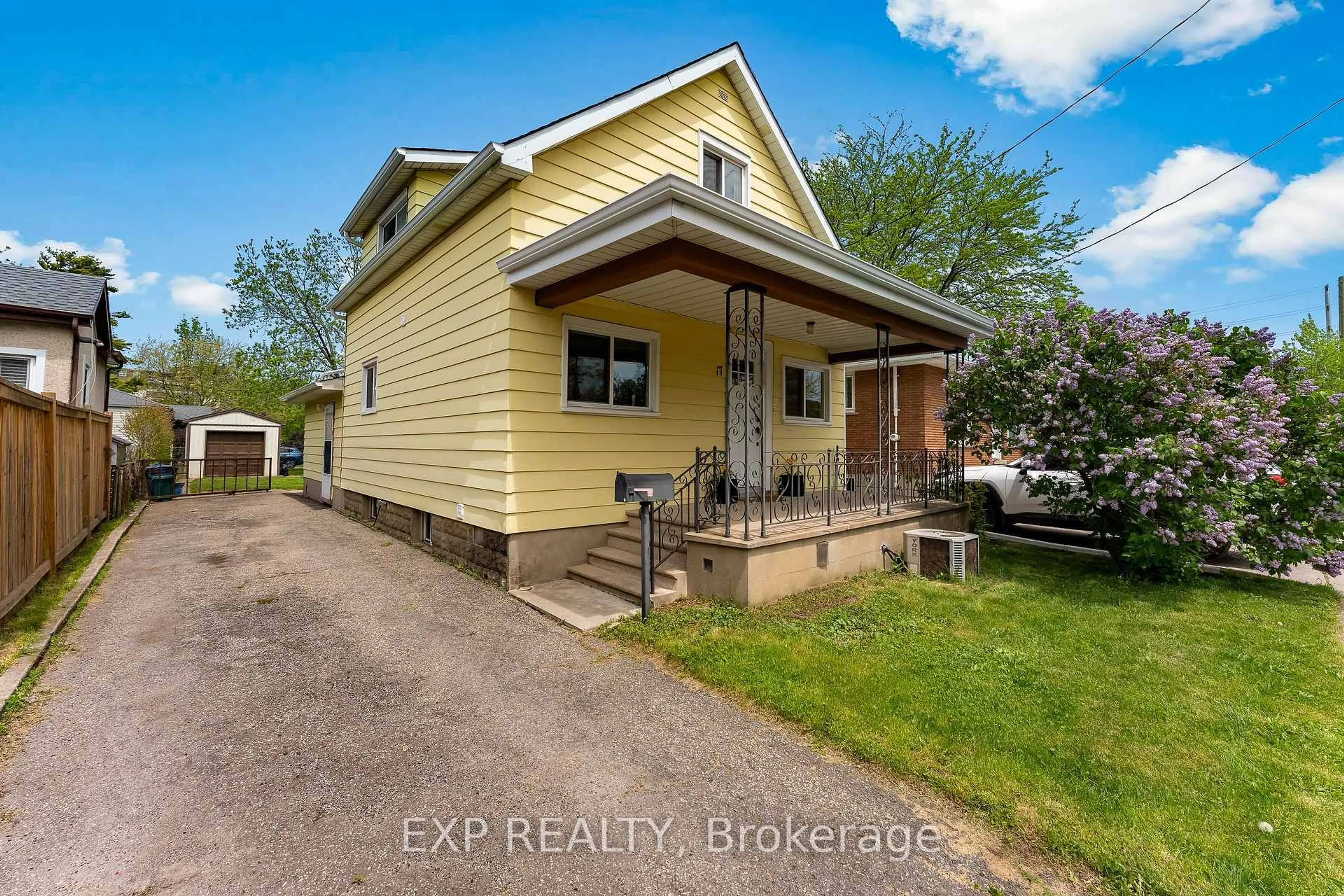 A pic from outside/outdoor area/front of a property/back of a property/a pic from drone, street for 17 Moote St, St. Catharines Ontario L2N 1B3