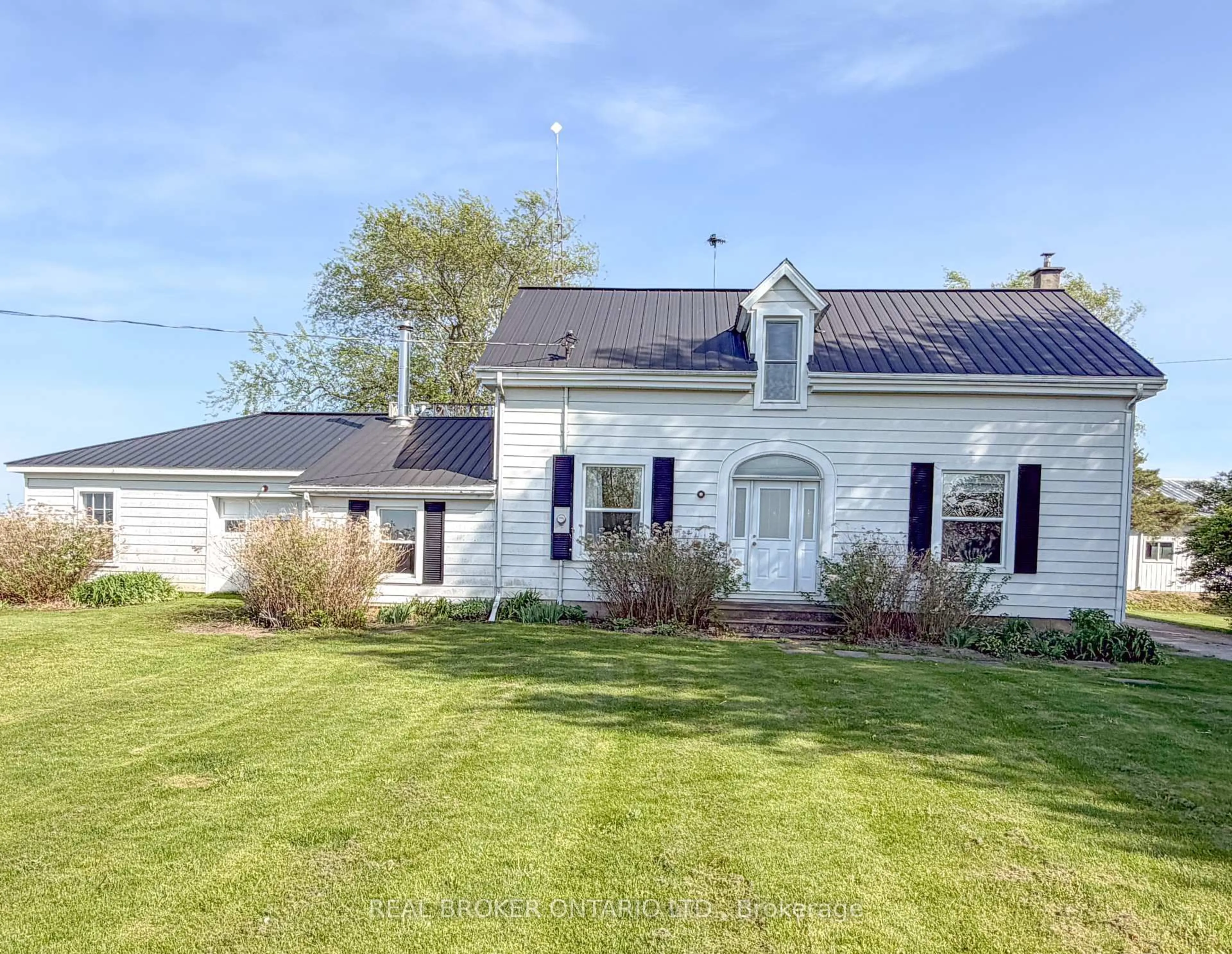 A pic from outside/outdoor area/front of a property/back of a property/a pic from drone, street for 479 8 Line, Elizabethtown-Kitley Ontario K0E 1H0