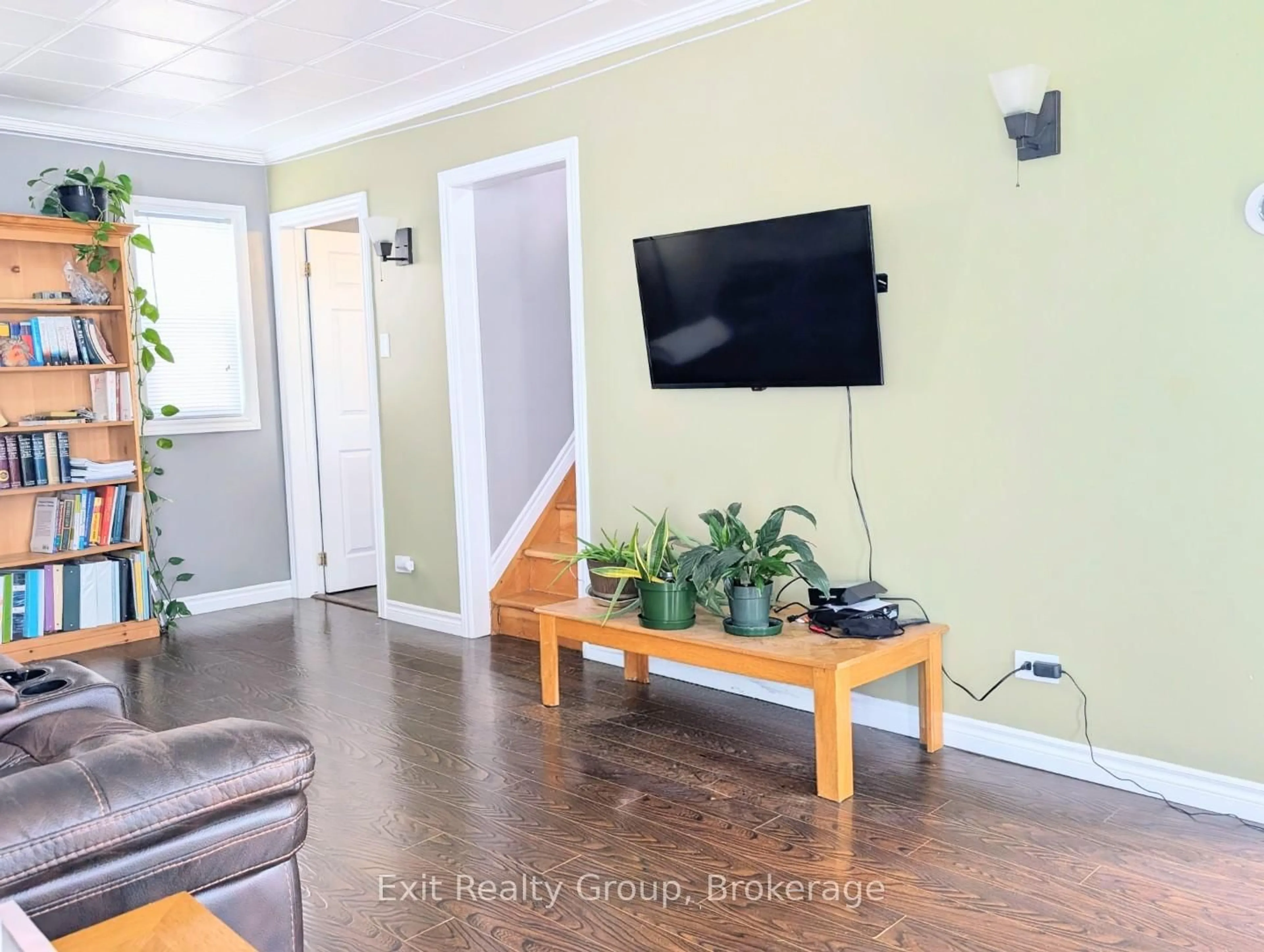 A pic of a room for 42 McGill St, Quinte West Ontario K8V 3J3