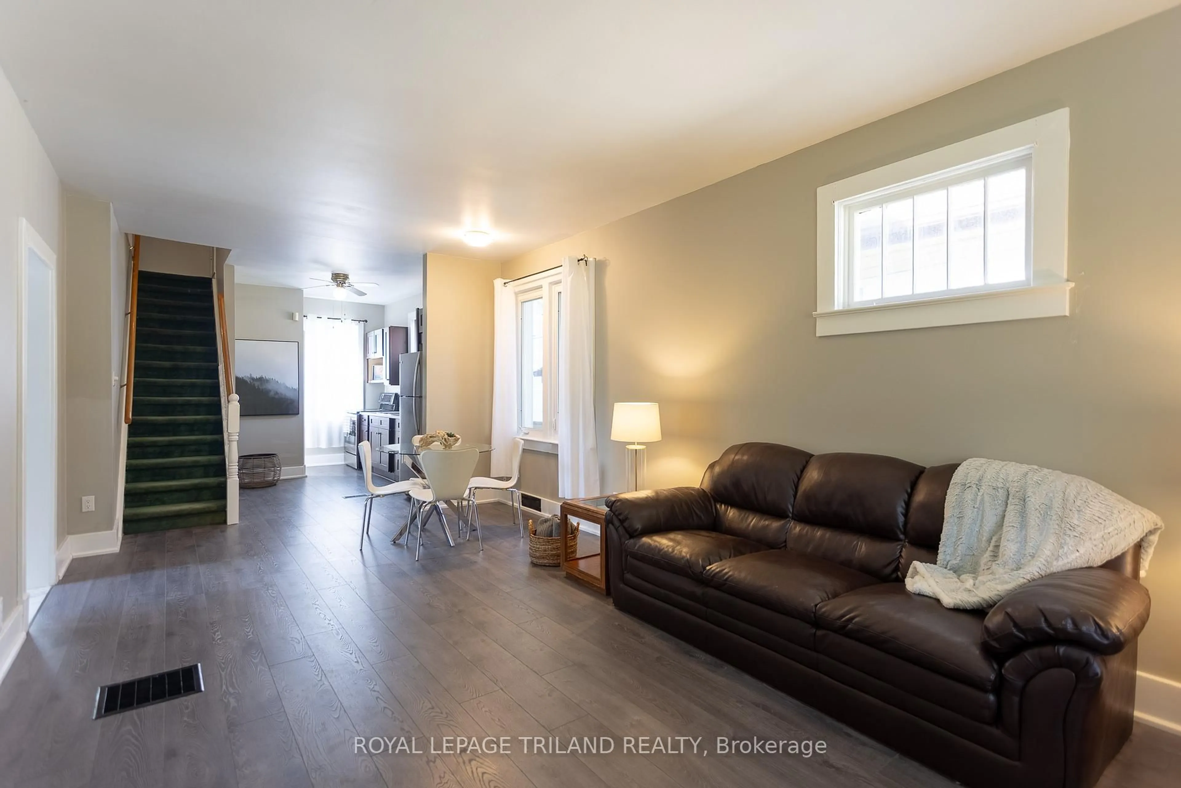 Living room with furniture, wood/laminate floor for 453 Salisbury St, London East Ontario N5Y 3B3