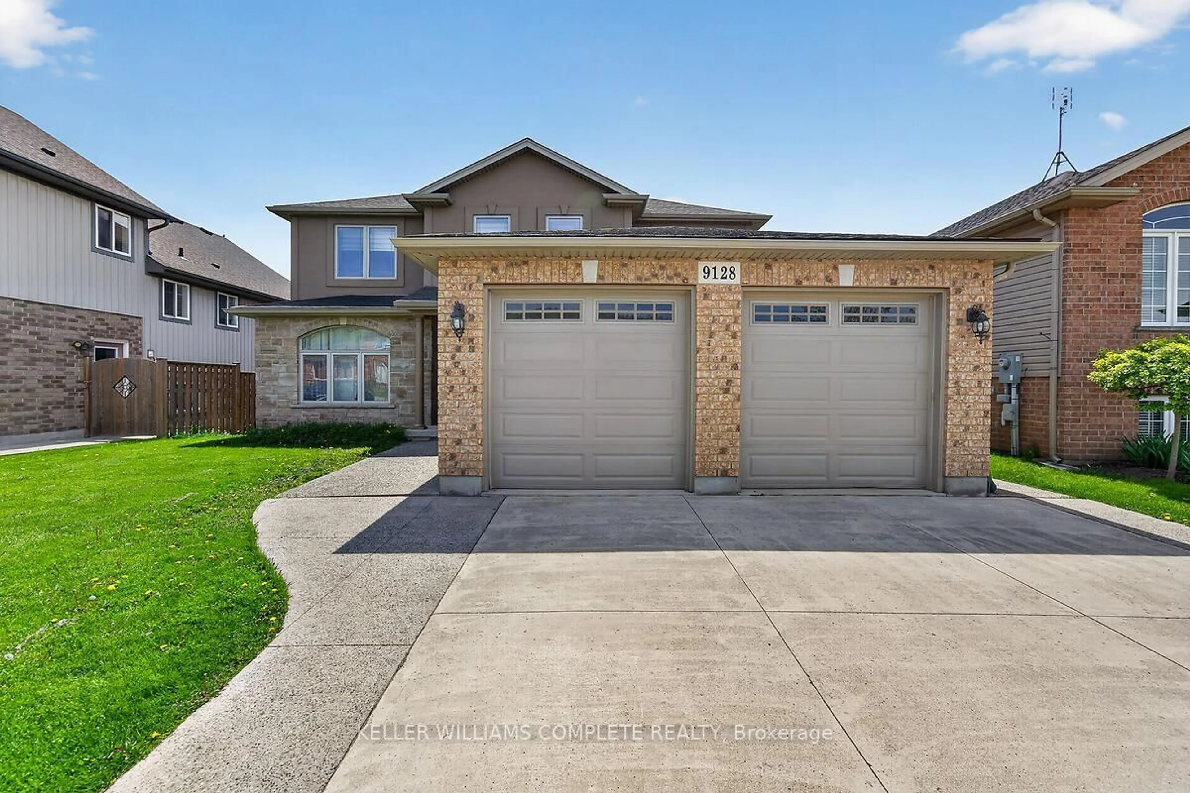 Home with brick exterior material, street for 9128 HENDERSHOT Blvd, Niagara Falls Ontario L2H 0E3