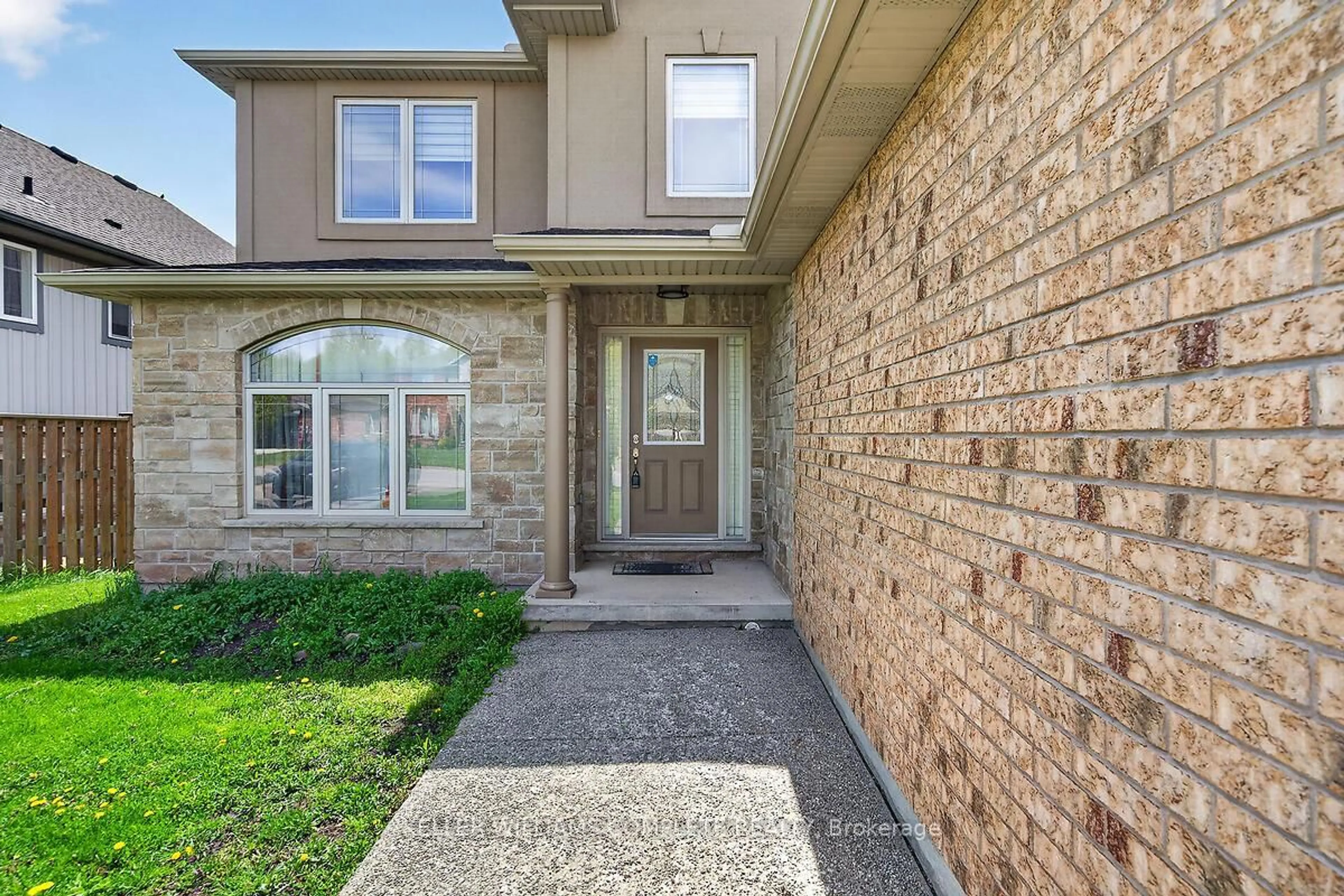 Home with brick exterior material, street for 9128 HENDERSHOT Blvd, Niagara Falls Ontario L2H 0E3