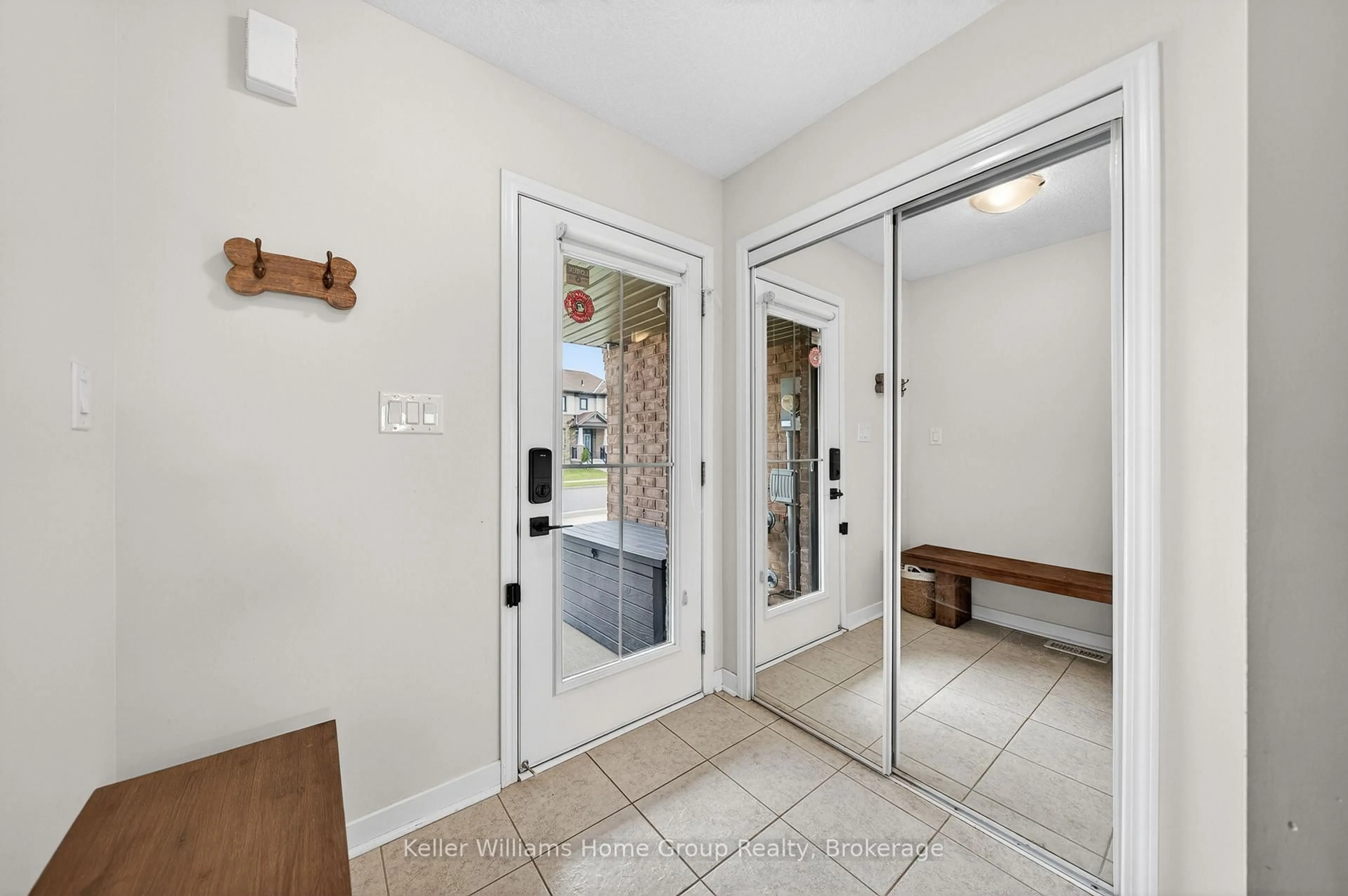 Indoor entryway for 276 Bedrock Dr, Hamilton Ontario L8J 0M4