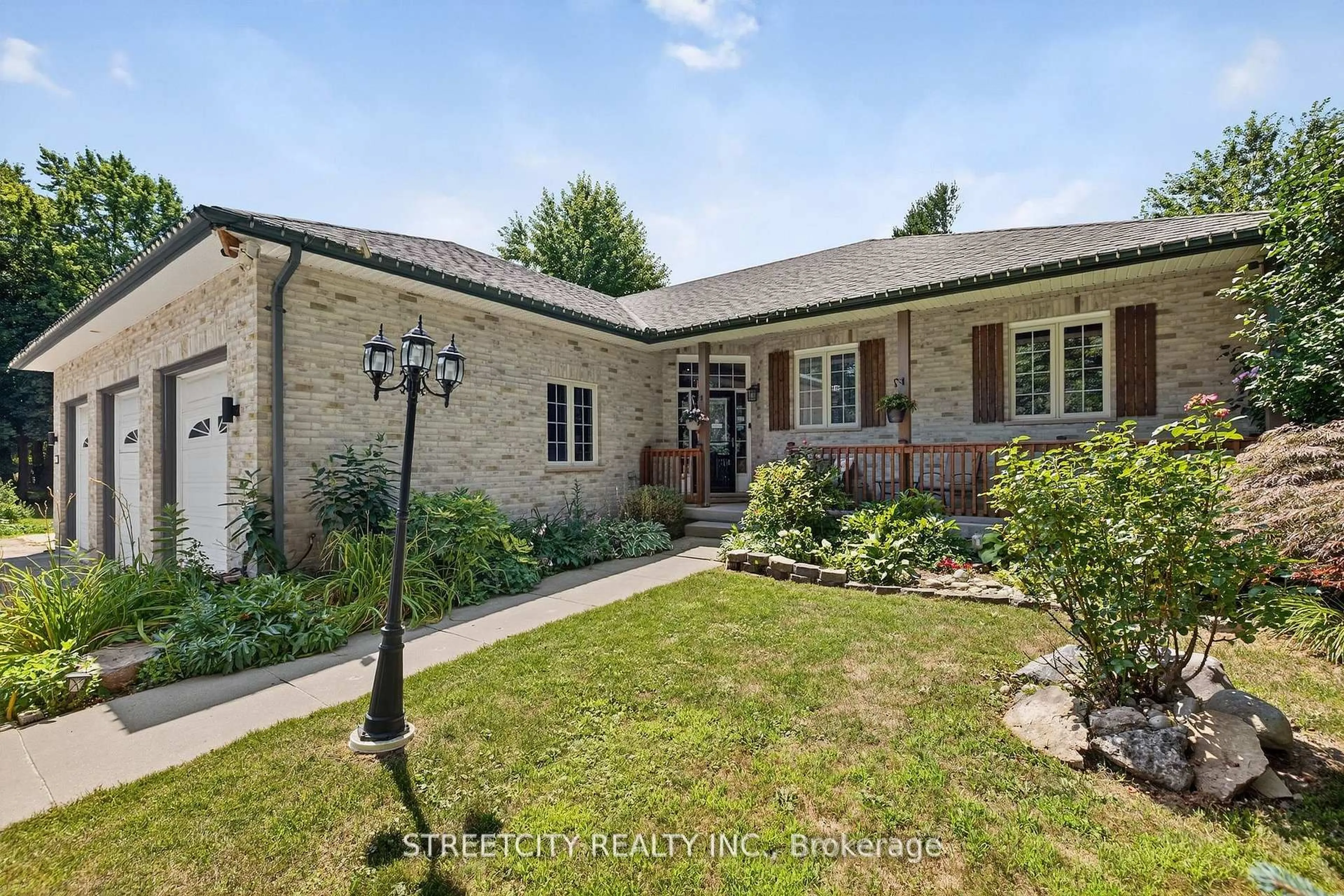 A pic from outside/outdoor area/front of a property/back of a property/a pic from drone, street for 1163 Crumlin Sdrd, London East Ontario N5V 1R6