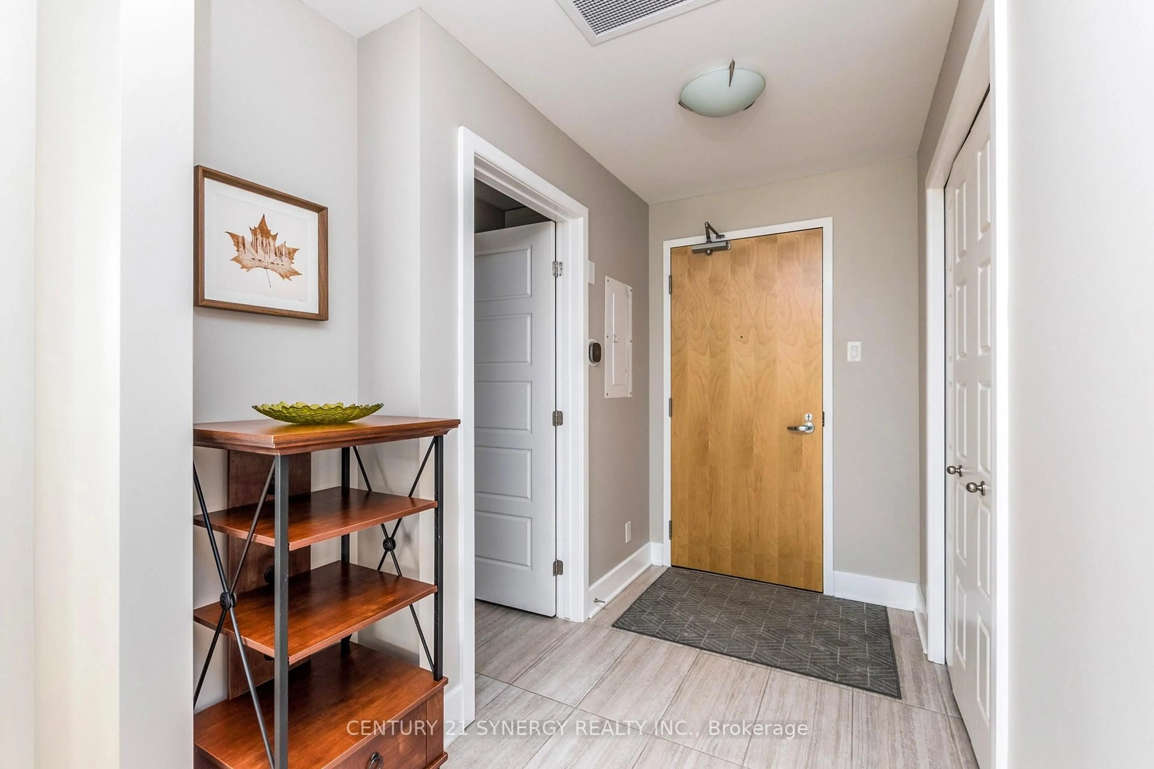Indoor entryway for 300C Lett St #702, Ottawa Ontario K1R 0B8