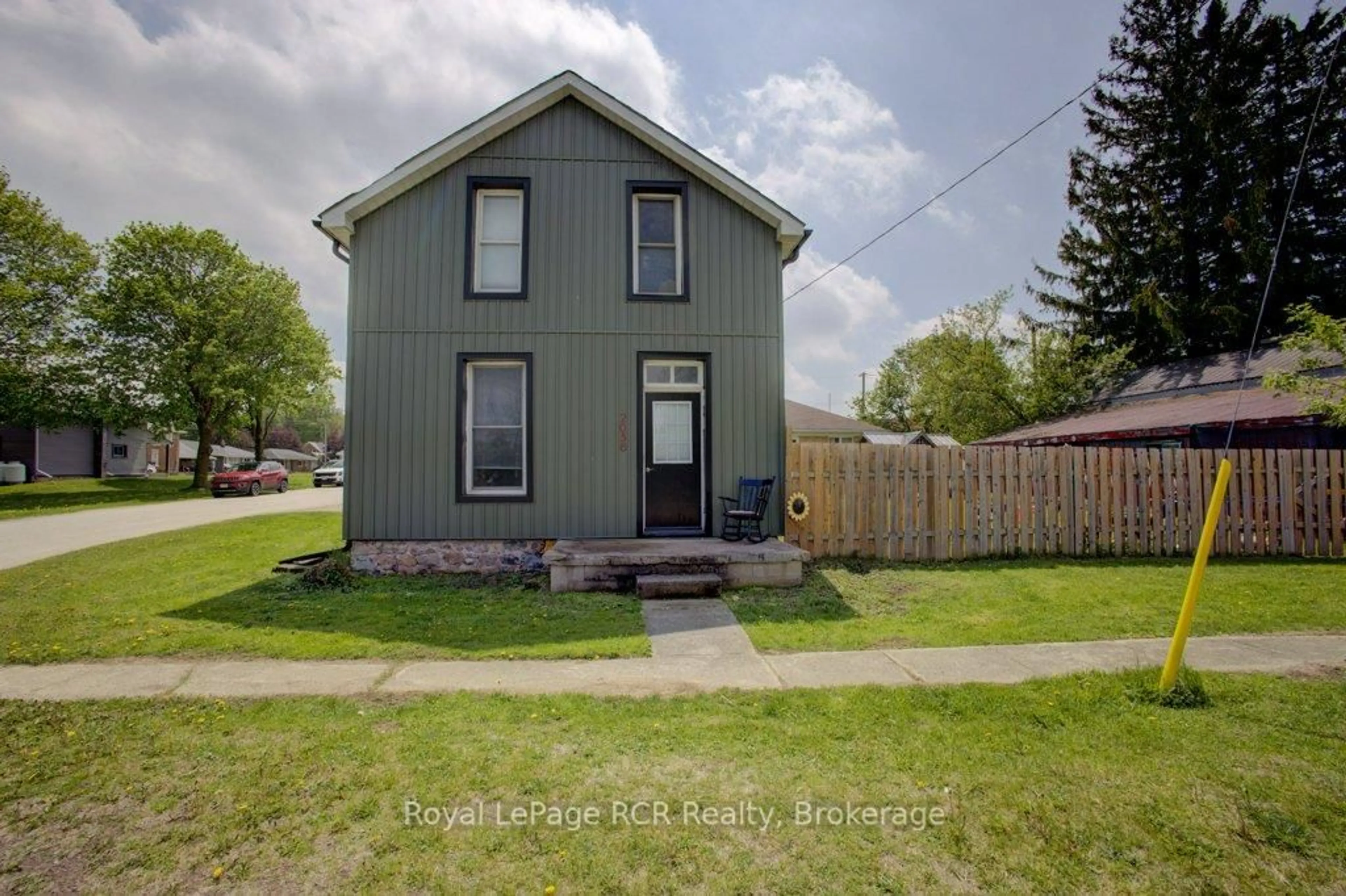 A pic from outside/outdoor area/front of a property/back of a property/a pic from drone, street for 2056 Mill St, Howick Ontario N0G 1X0