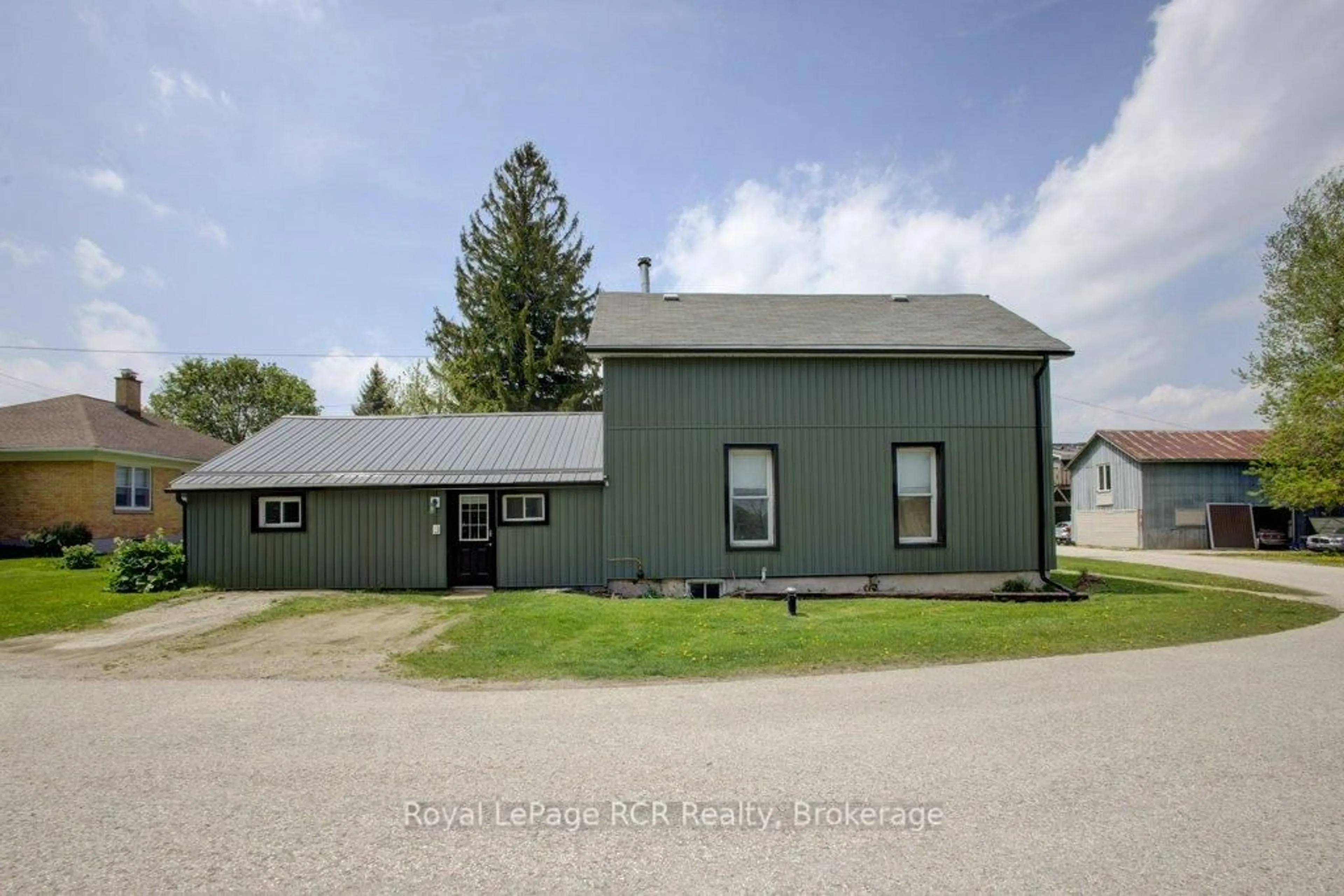 Unknown for 2056 Mill St, Howick Ontario N0G 1X0